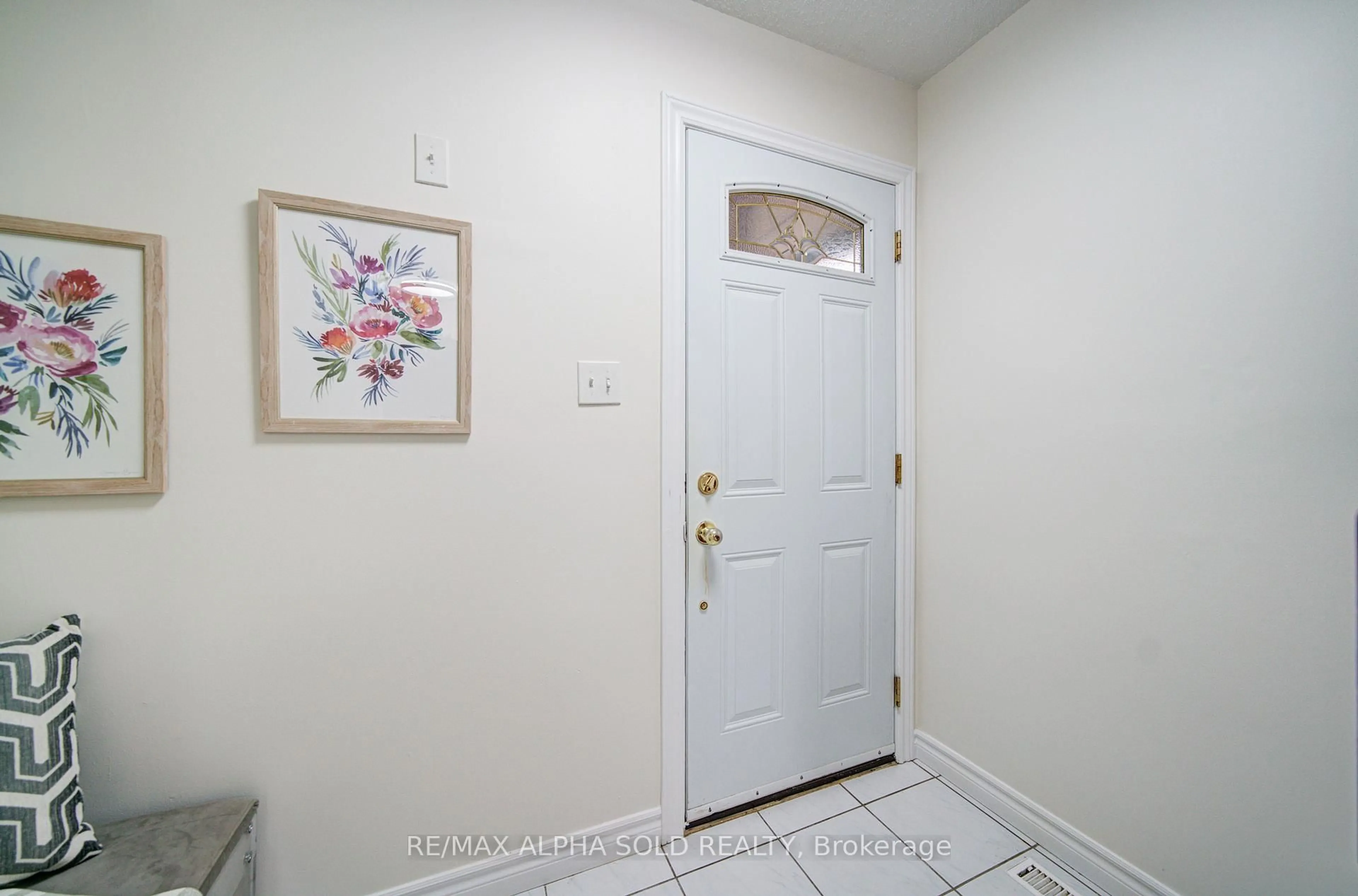 Indoor entryway for 23 Tangmere Cres, Markham Ontario L3R 6Z1