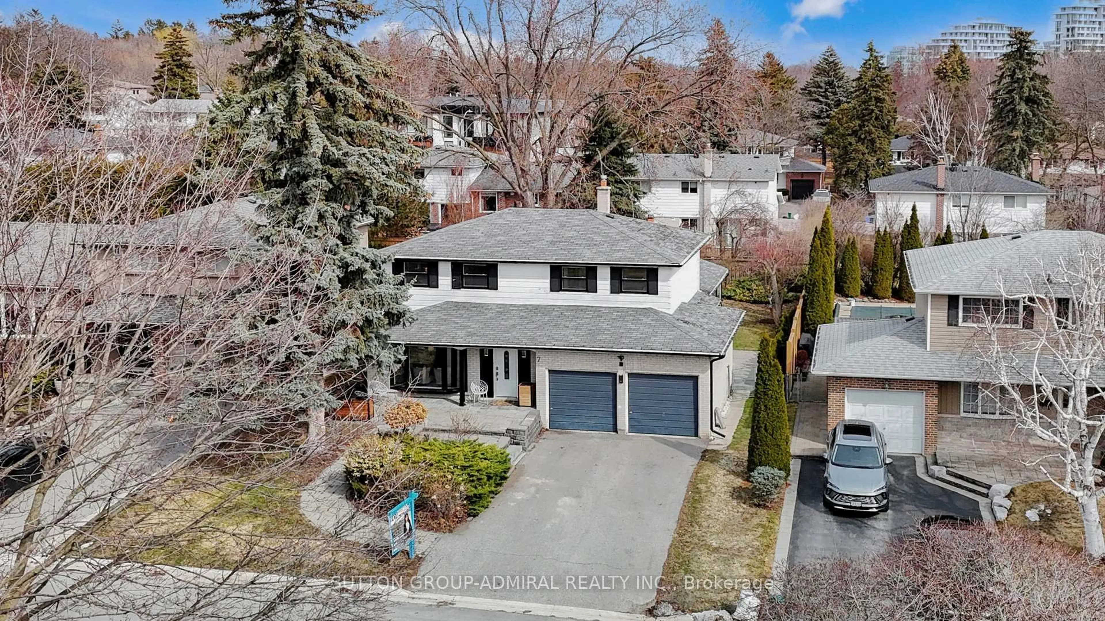 A pic from outside/outdoor area/front of a property/back of a property/a pic from drone, street for 7 Knotty Pine Tr, Markham Ontario L3T 3W5