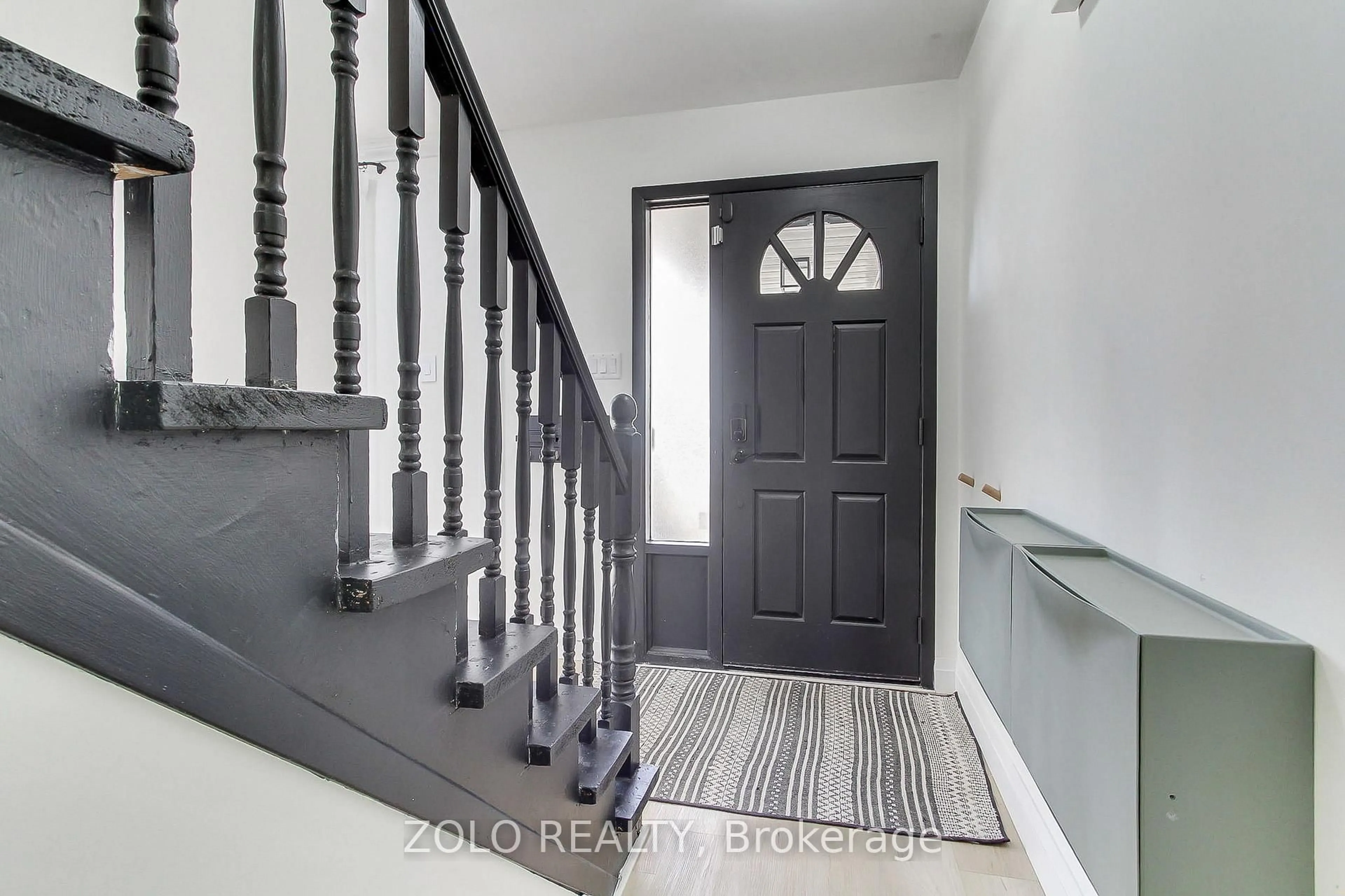 Indoor entryway for 388 Terry Dr, Newmarket Ontario L3Y 5E7