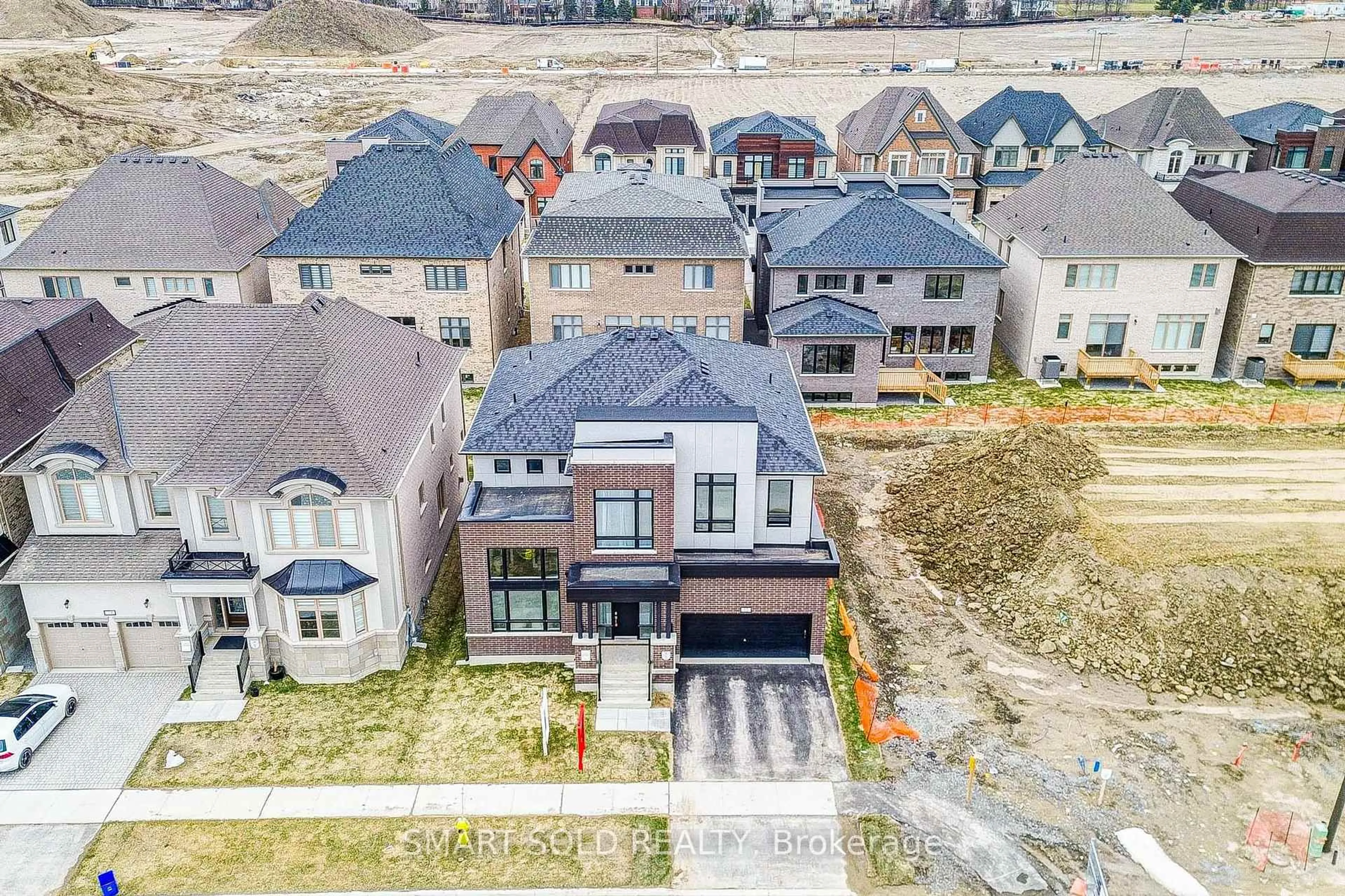 A pic from outside/outdoor area/front of a property/back of a property/a pic from drone, street for 72 Meizhou Ave, Markham Ontario L6C 3N1