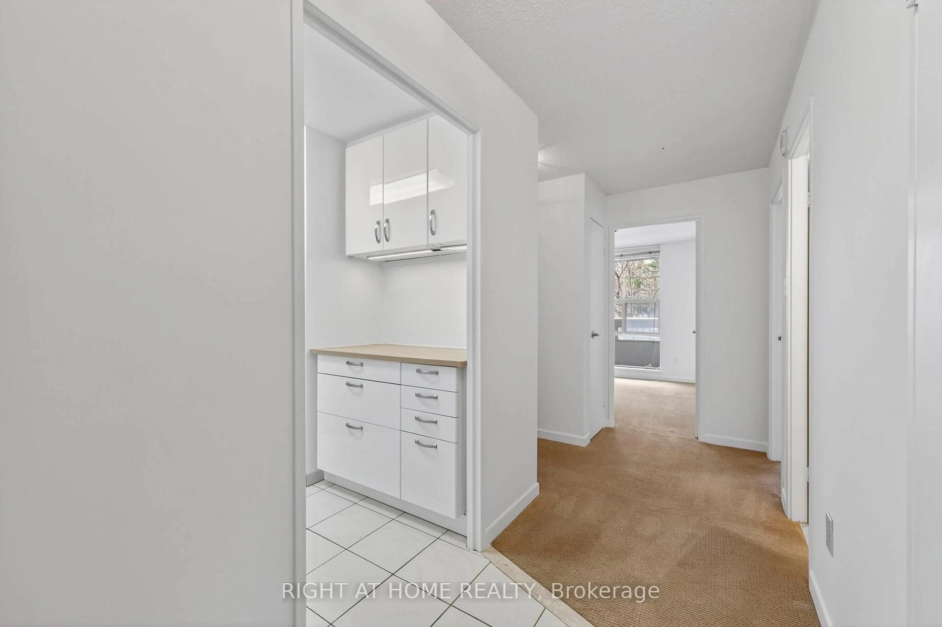 Standard kitchen, unknown for 60 Inverlochy Blvd #211, Markham Ontario L3T 4T7