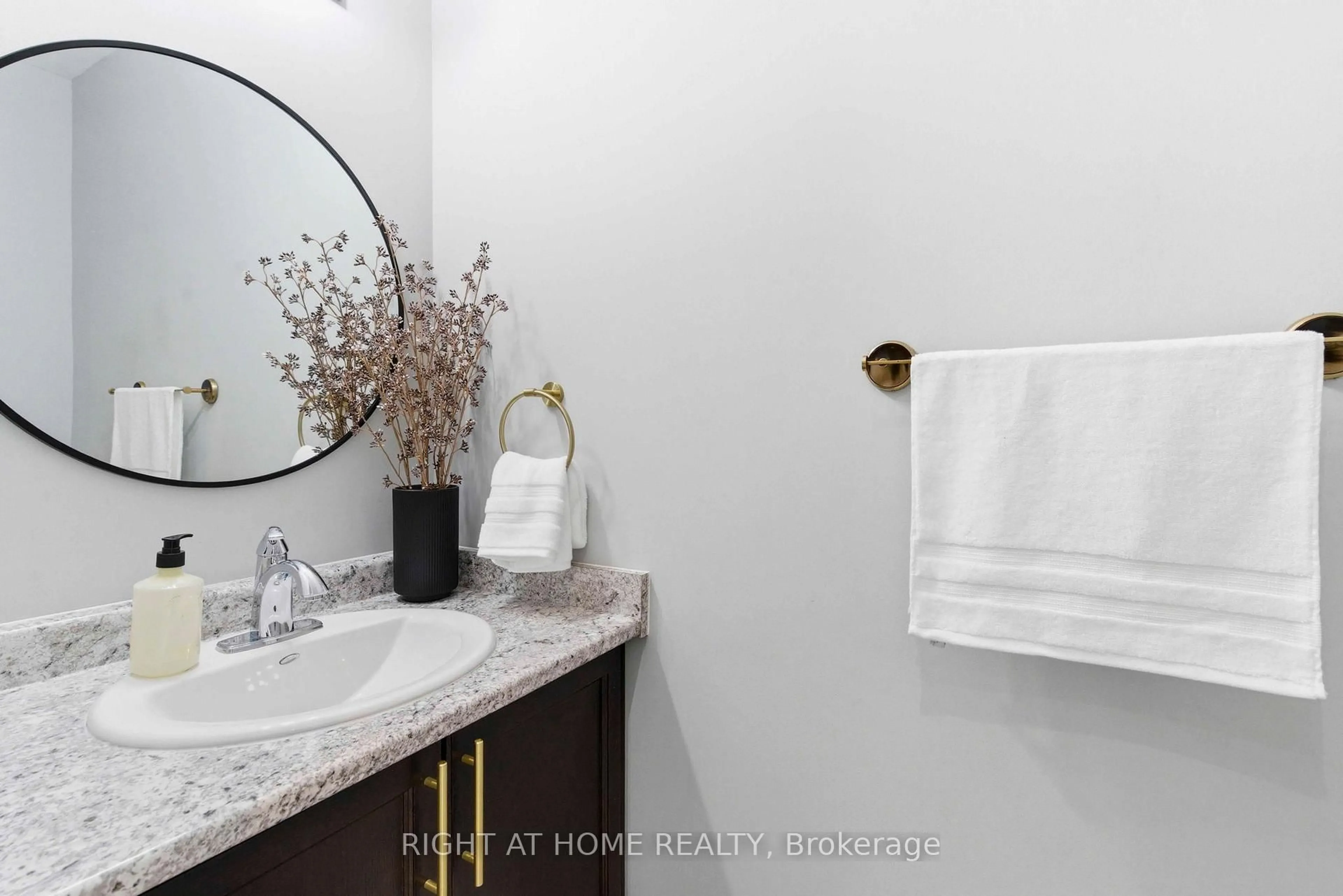 Contemporary bathroom, ceramic/tile floor for 179 Walker Blvd, New Tecumseth Ontario L9R 0R3