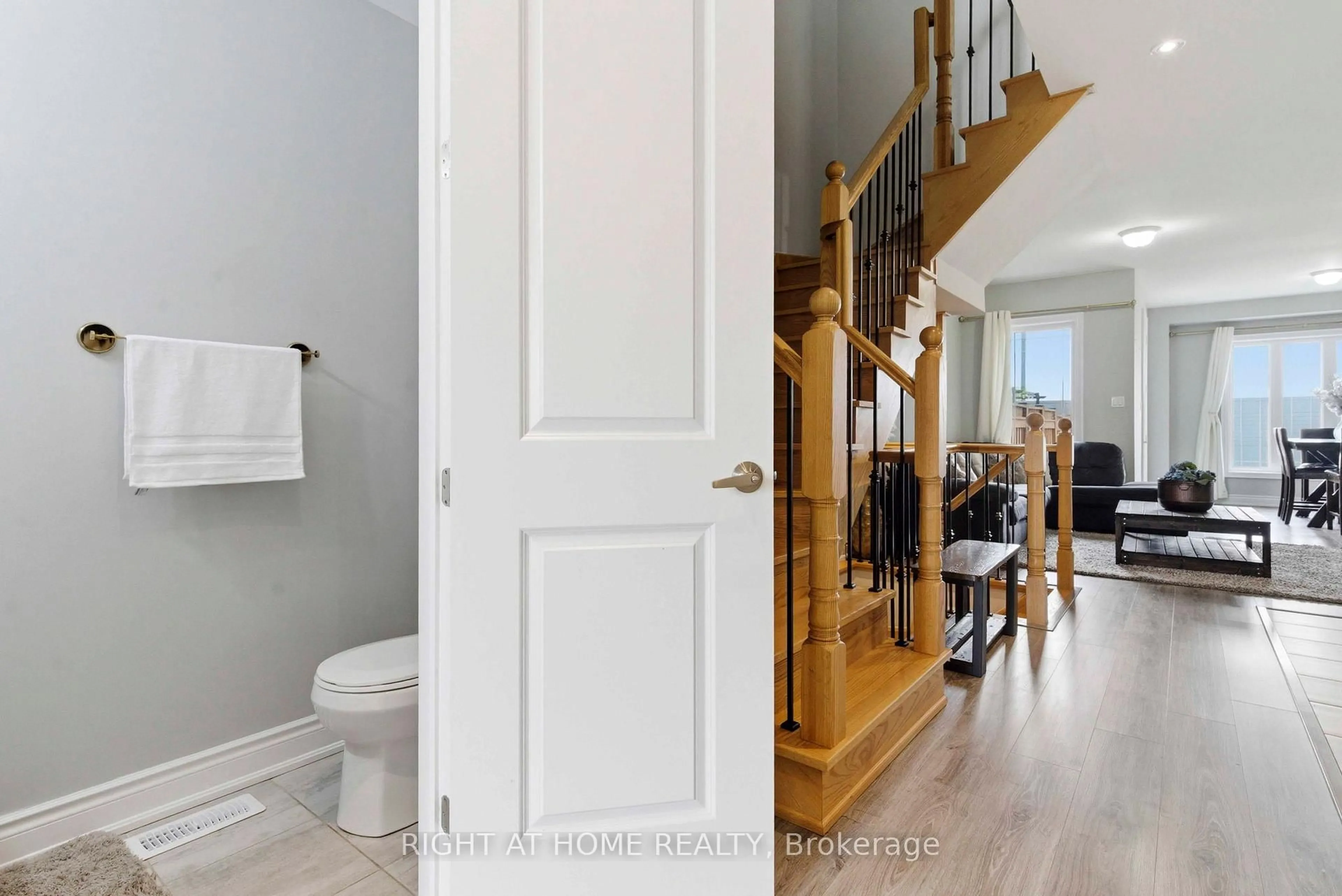 Indoor entryway for 179 Walker Blvd, New Tecumseth Ontario L9R 0R3