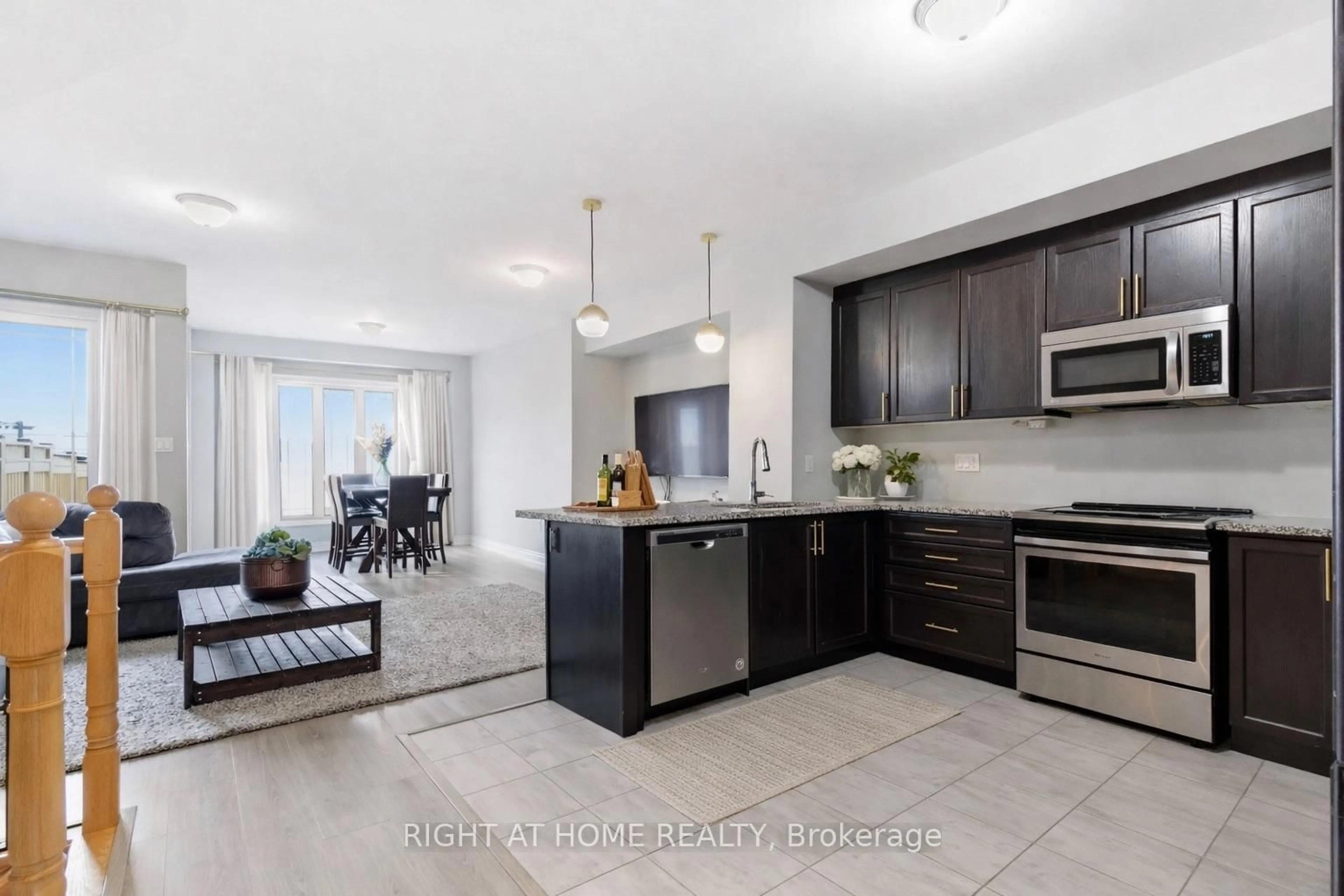 Open concept kitchen, ceramic/tile floor for 179 Walker Blvd, New Tecumseth Ontario L9R 0R3