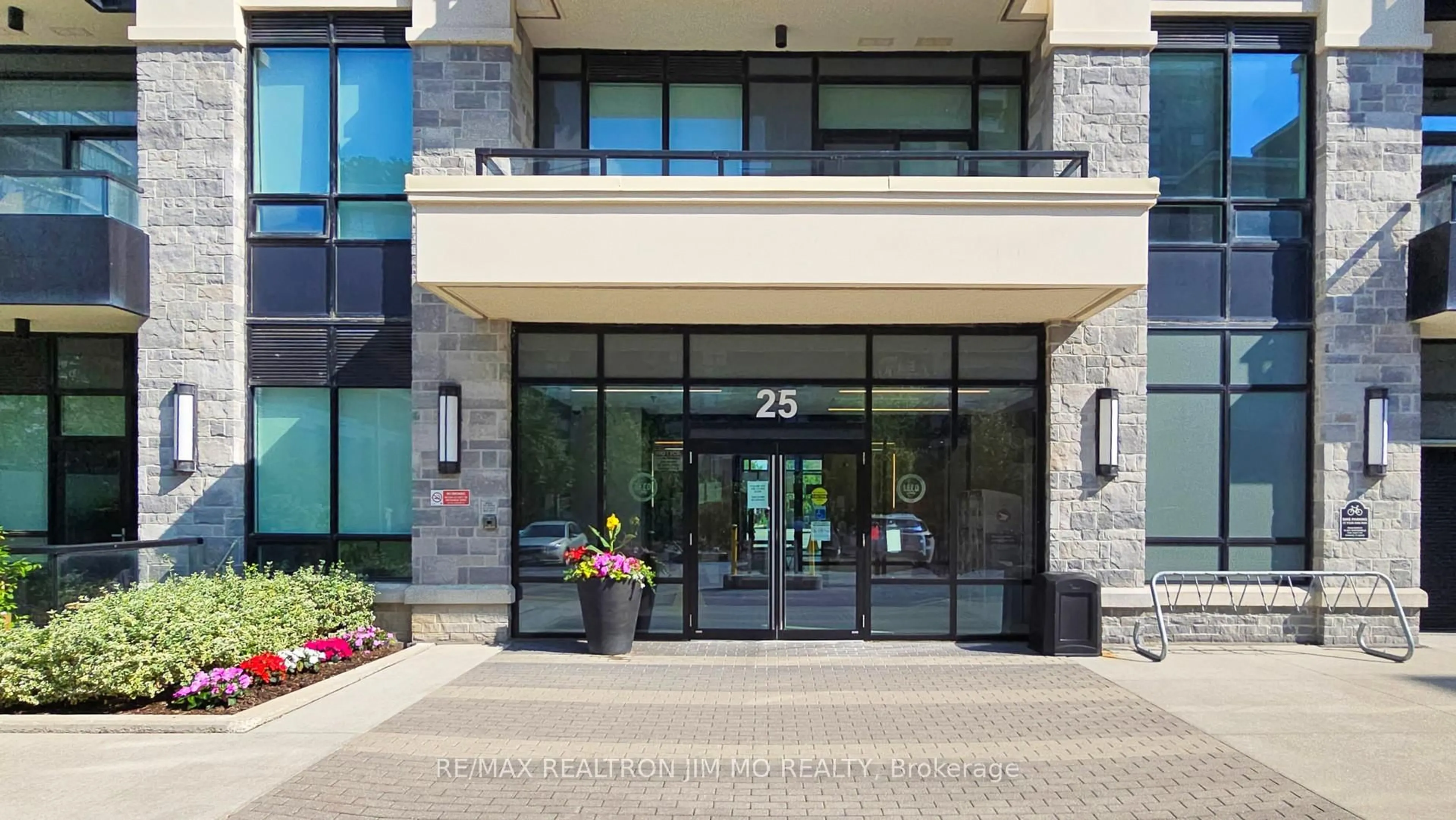 Indoor foyer for 25 Water Walk Dr #730, Markham Ontario L6G 0G3