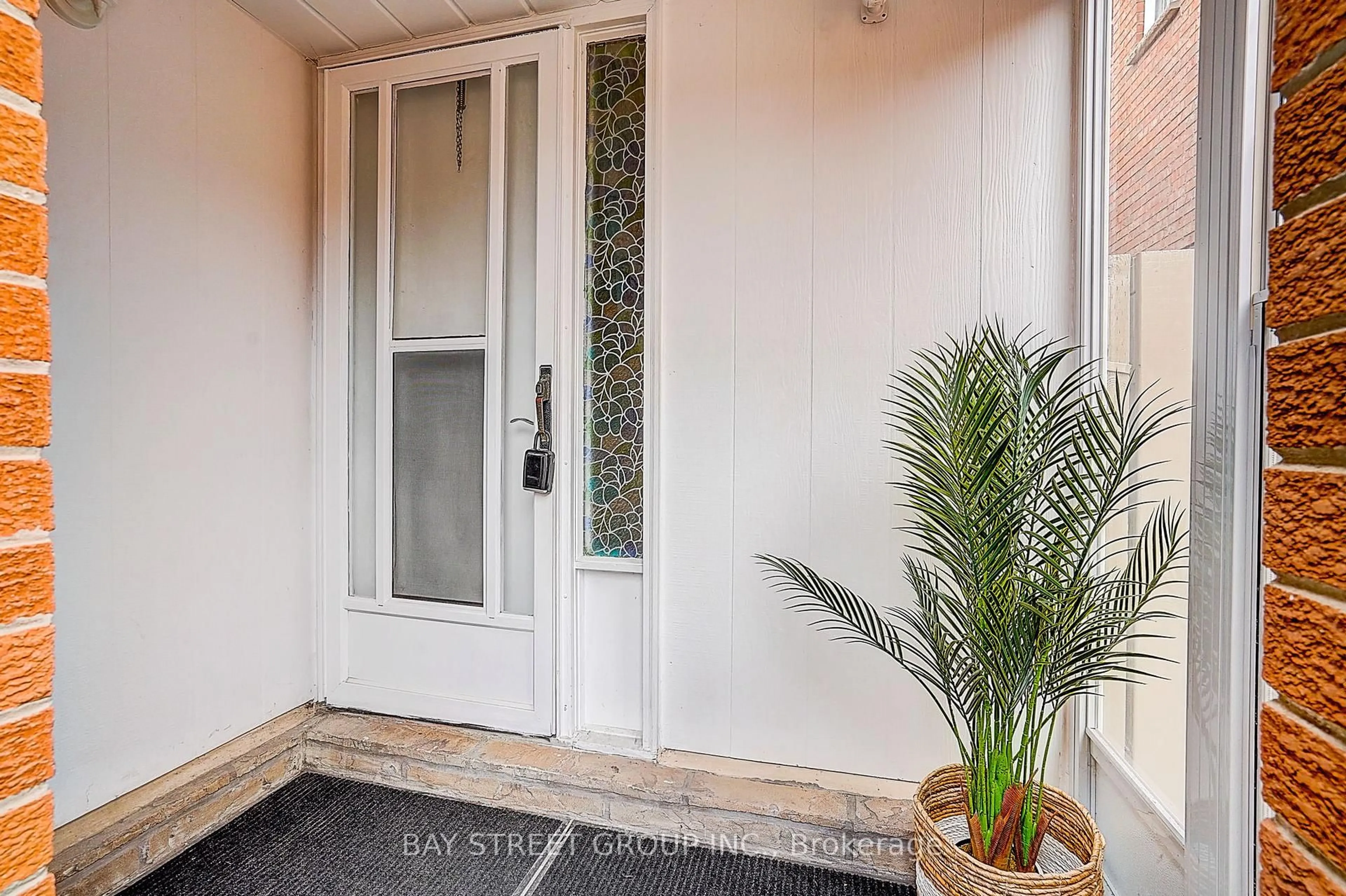 Indoor entryway for 151 Campbell Ave, Vaughan Ontario L4J 5A7