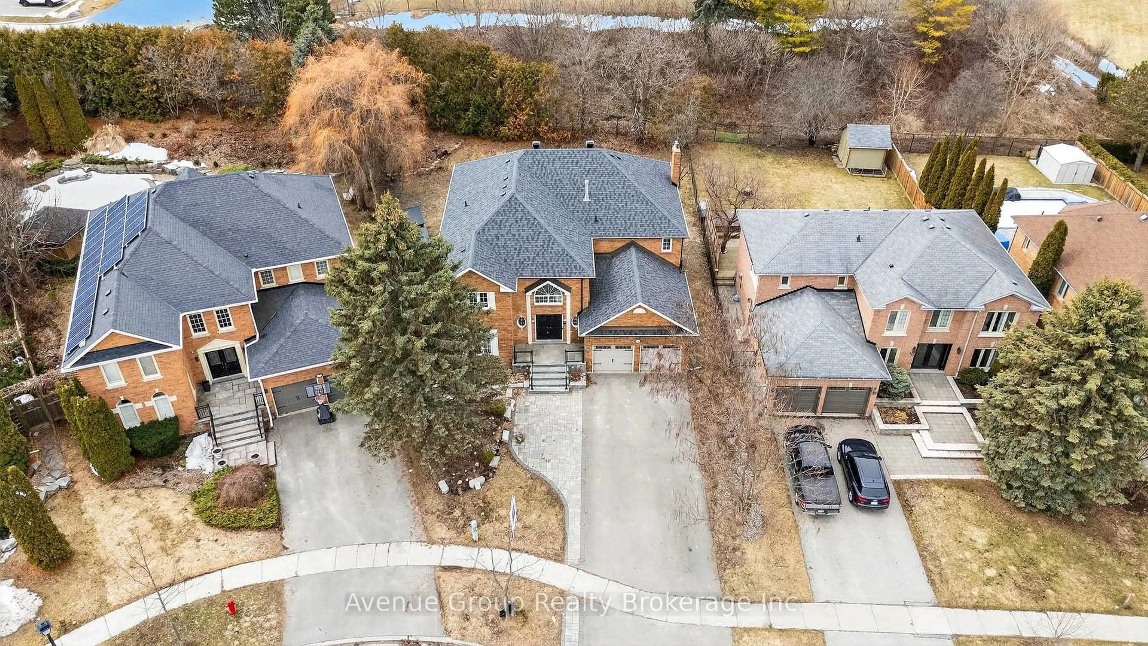 A pic from outside/outdoor area/front of a property/back of a property/a pic from drone, street for 892 Tegal Pl, Newmarket Ontario L3X 1L3