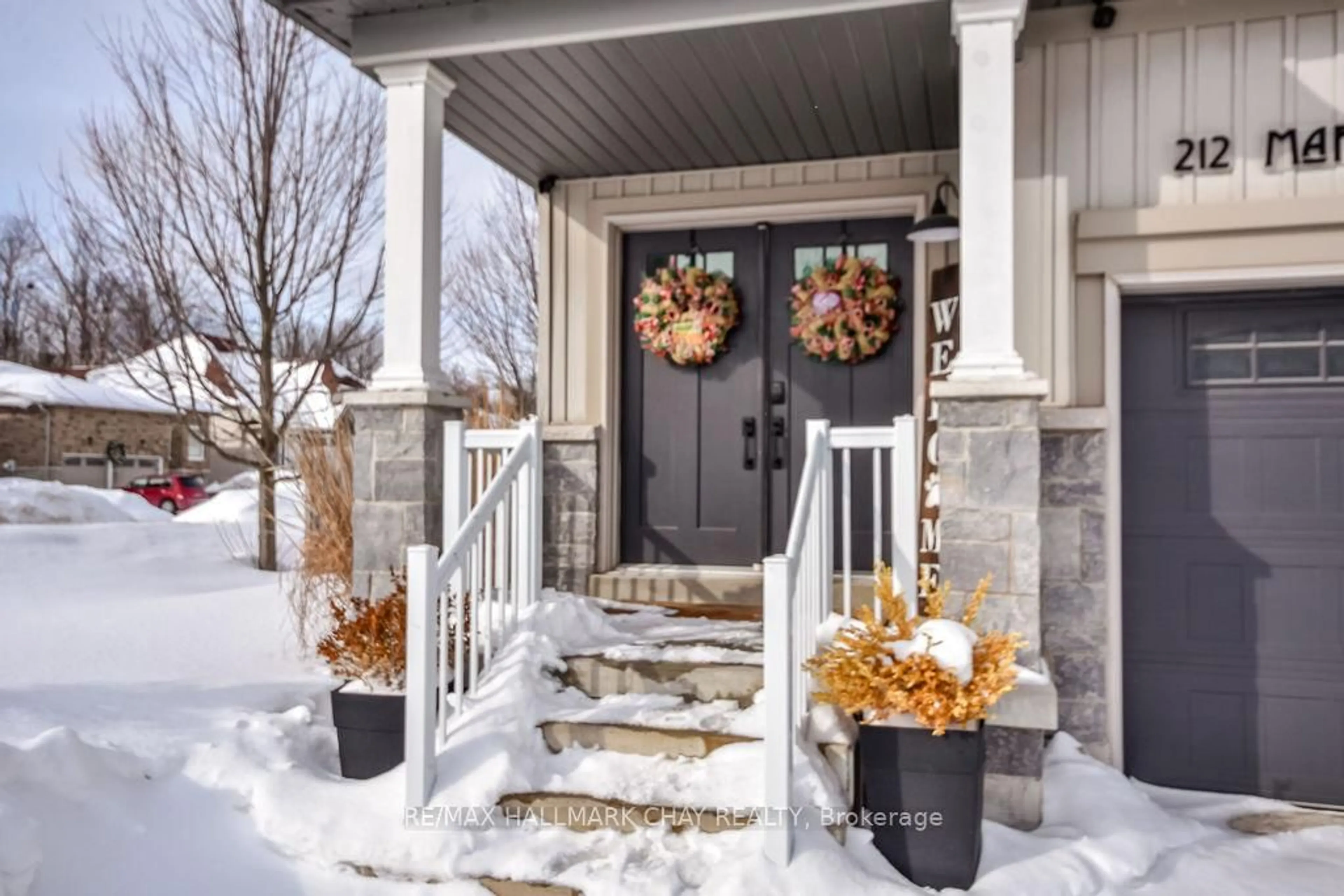 Indoor entryway for 212 Maplewood Dr, Essa Ontario L0L 1B4