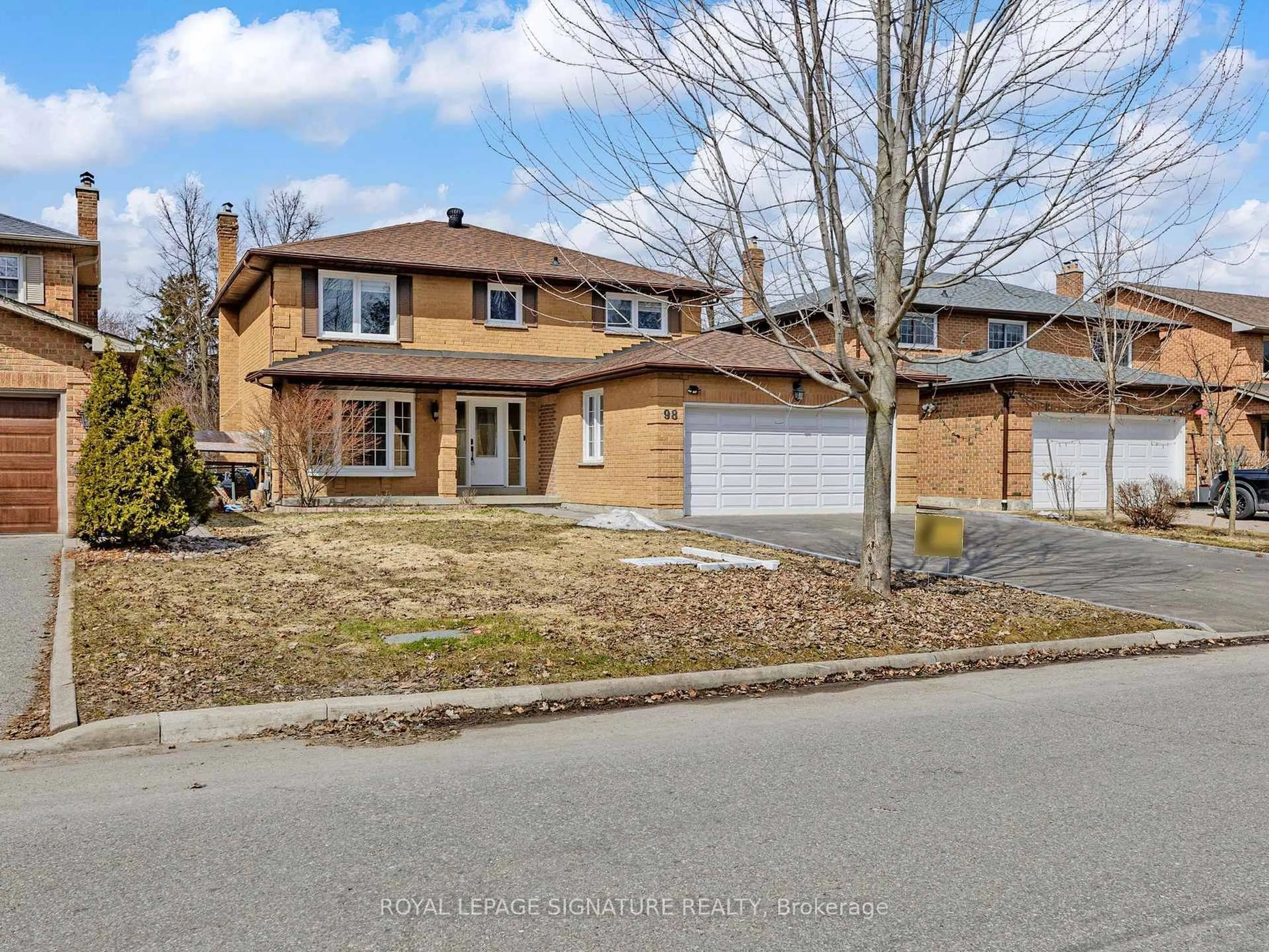 Home with brick exterior material, street for 98 Golf Links Dr, Aurora Ontario L4G 3V3