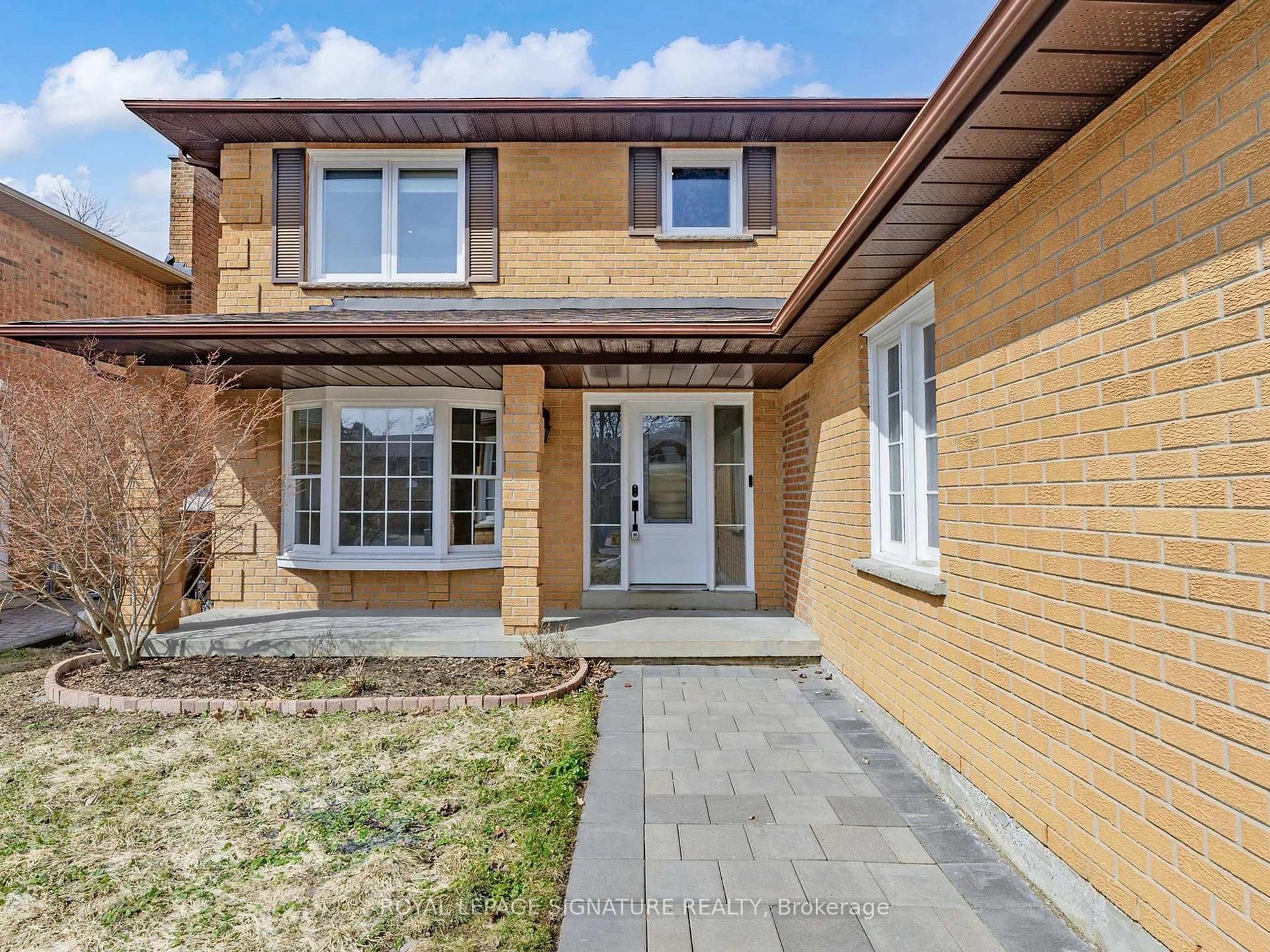 Home with brick exterior material, street for 98 Golf Links Dr, Aurora Ontario L4G 3V3