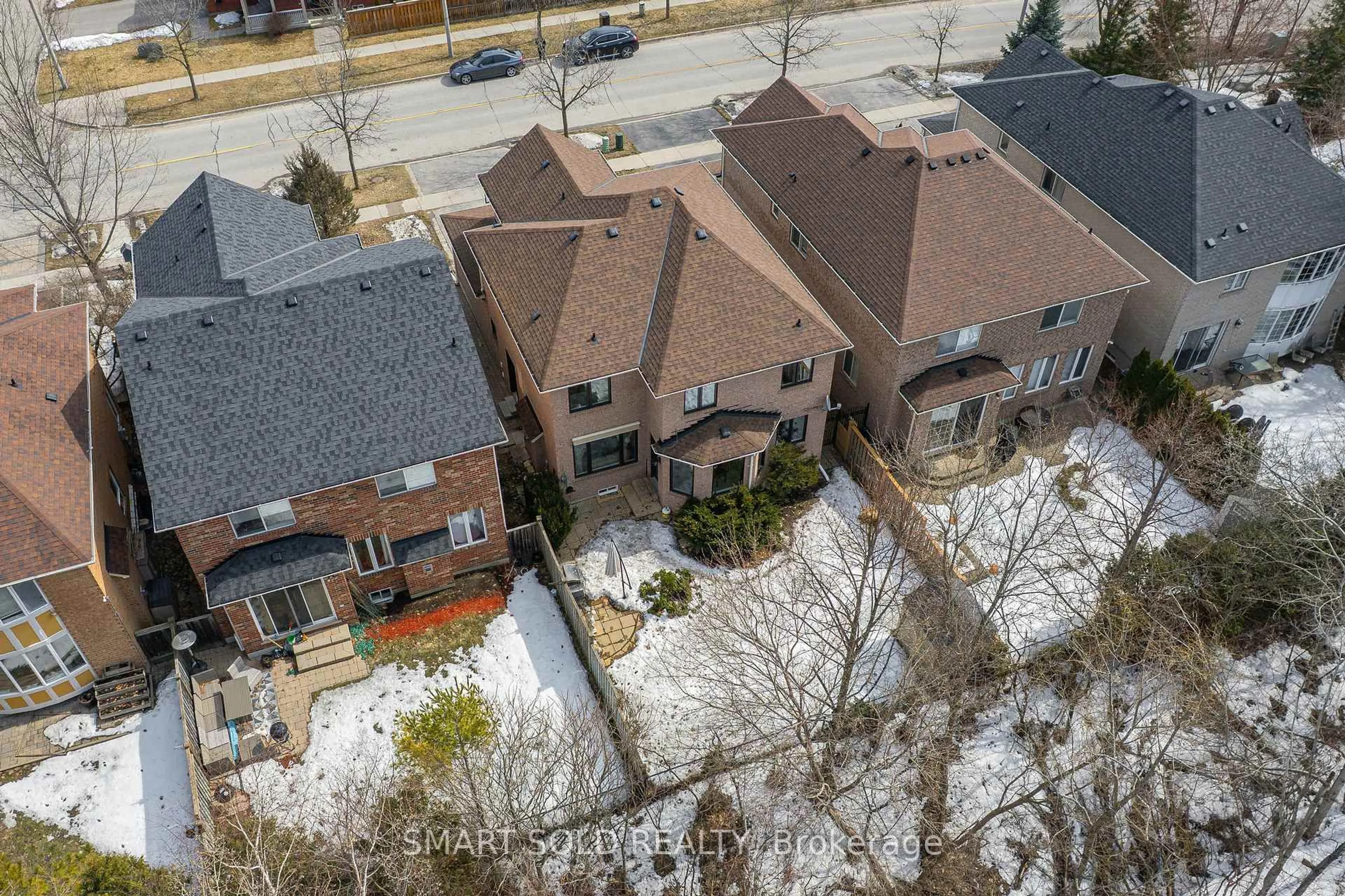 A pic from outside/outdoor area/front of a property/back of a property/a pic from drone, city buildings view from balcony for 106 Wood Rim Dr, Richmond Hill Ontario L4E 4M9