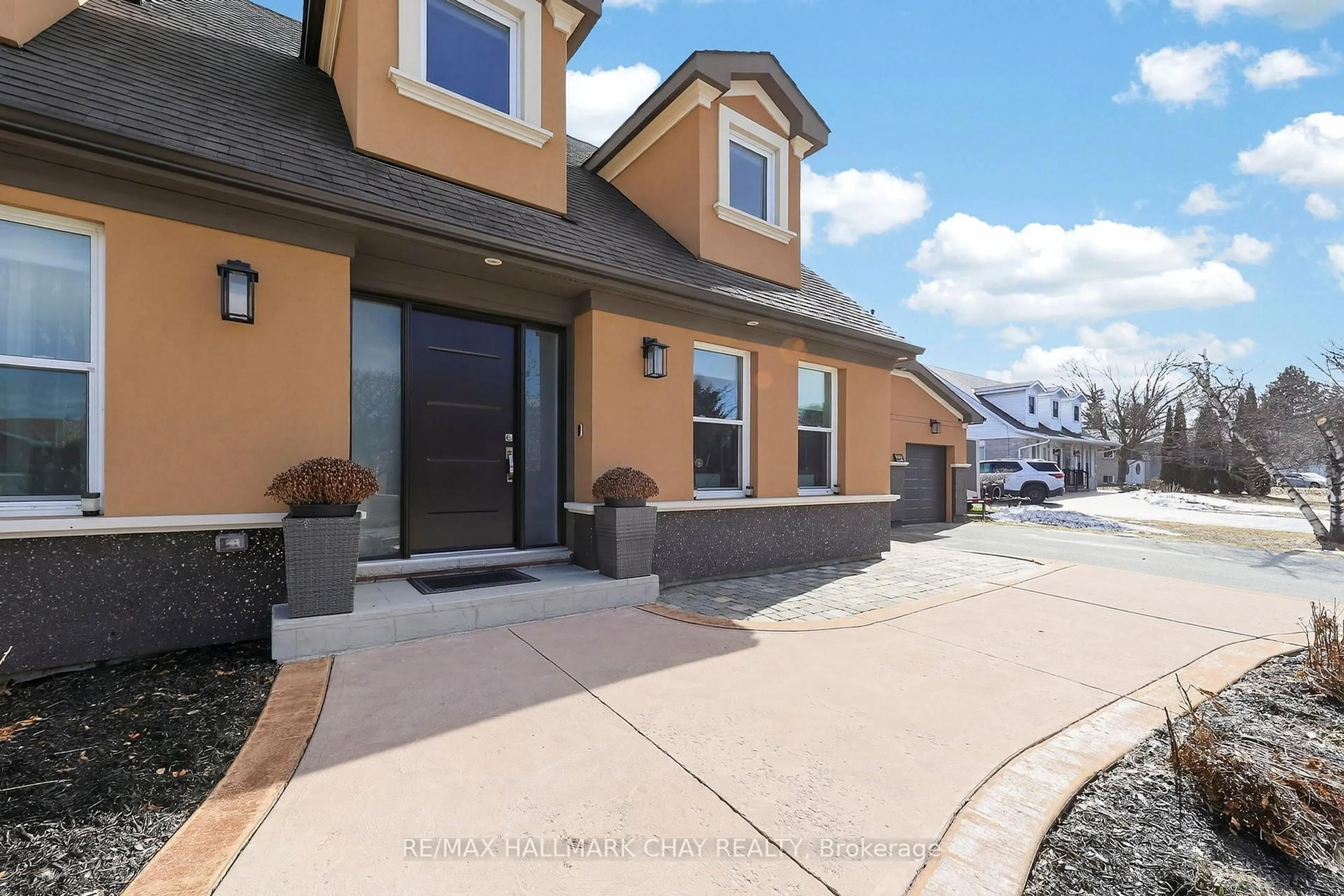 Unknown for 2151 Hughes Dr, Innisfil Ontario L0L 1R0