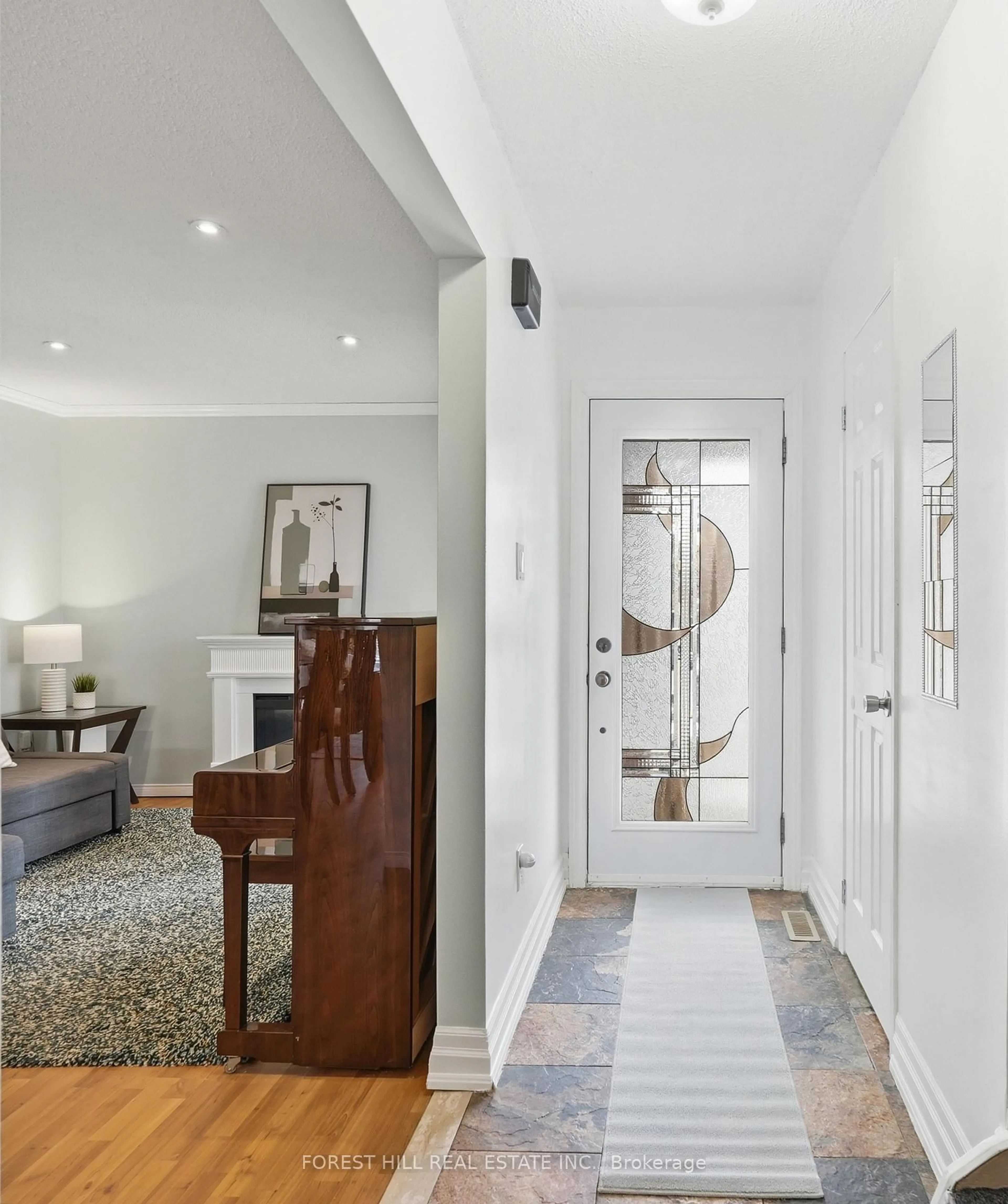 Indoor entryway for 26 Laurel Valley Crt, Vaughan Ontario L4K 2B3