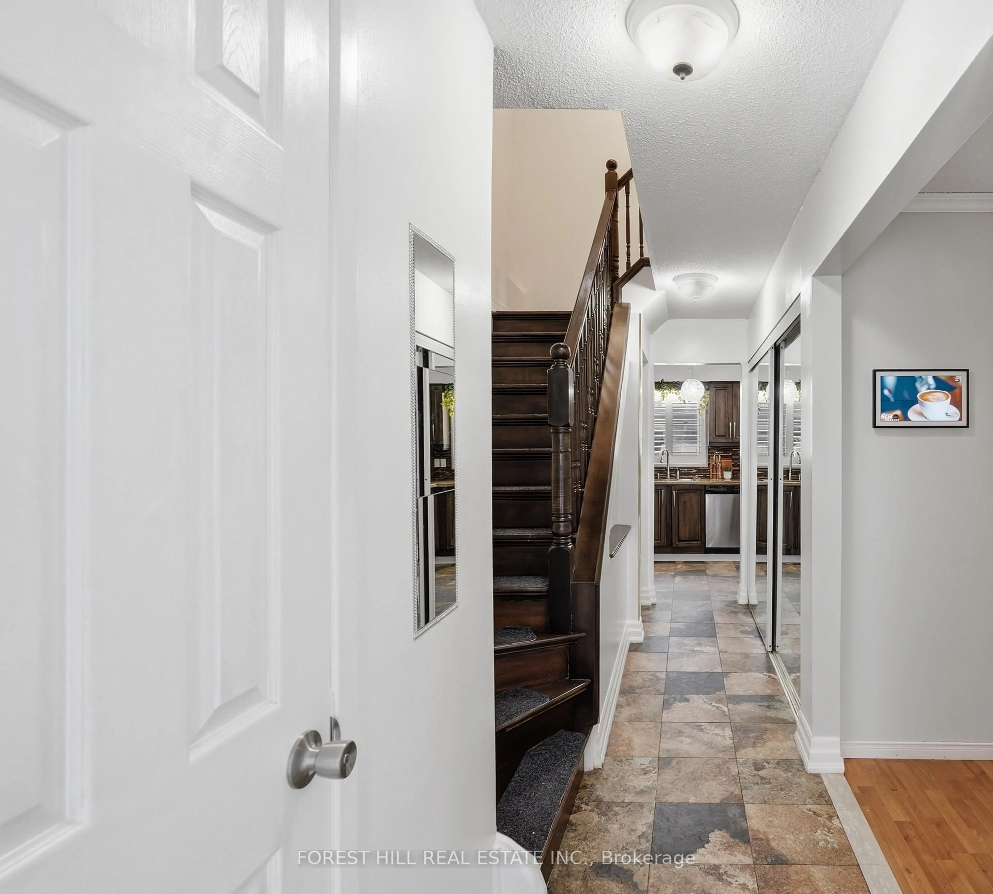 Indoor entryway for 26 Laurel Valley Crt, Vaughan Ontario L4K 2B3