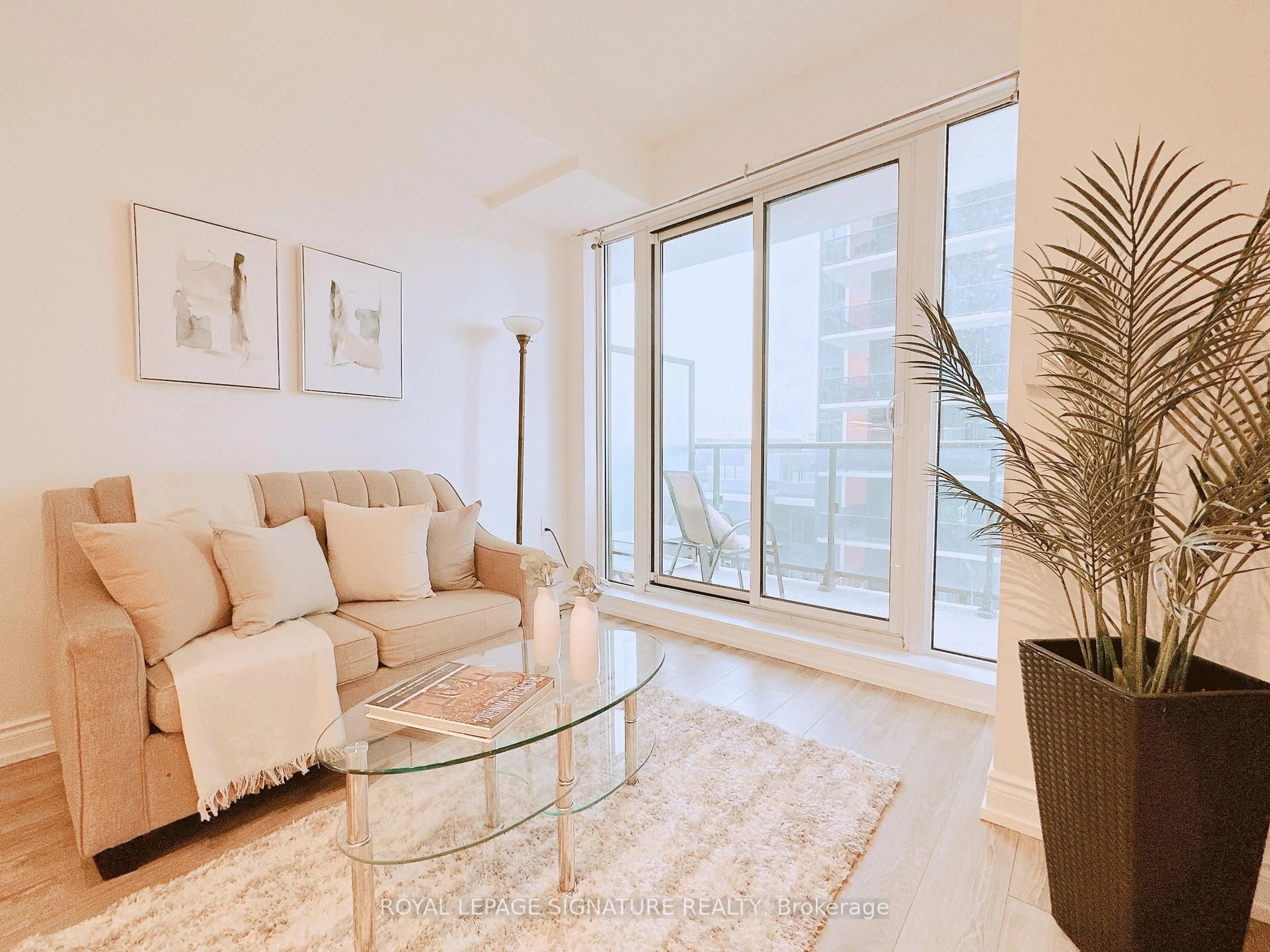 Living room with furniture, unknown for 9600 Yonge St #710, Richmond Hill Ontario L4C 0X3