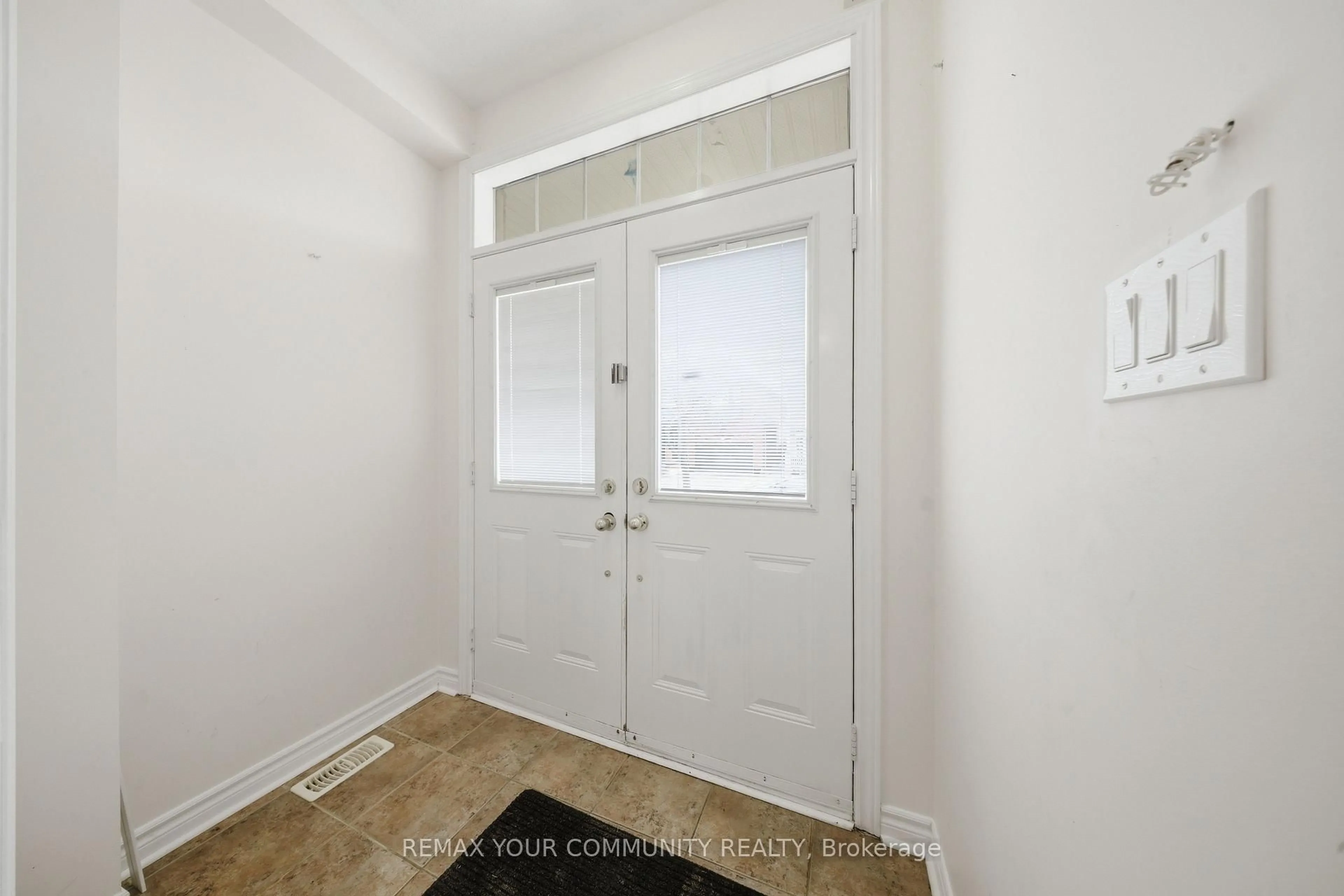Indoor entryway for 74 Moderna Dr, Vaughan Ontario L4H 0R8
