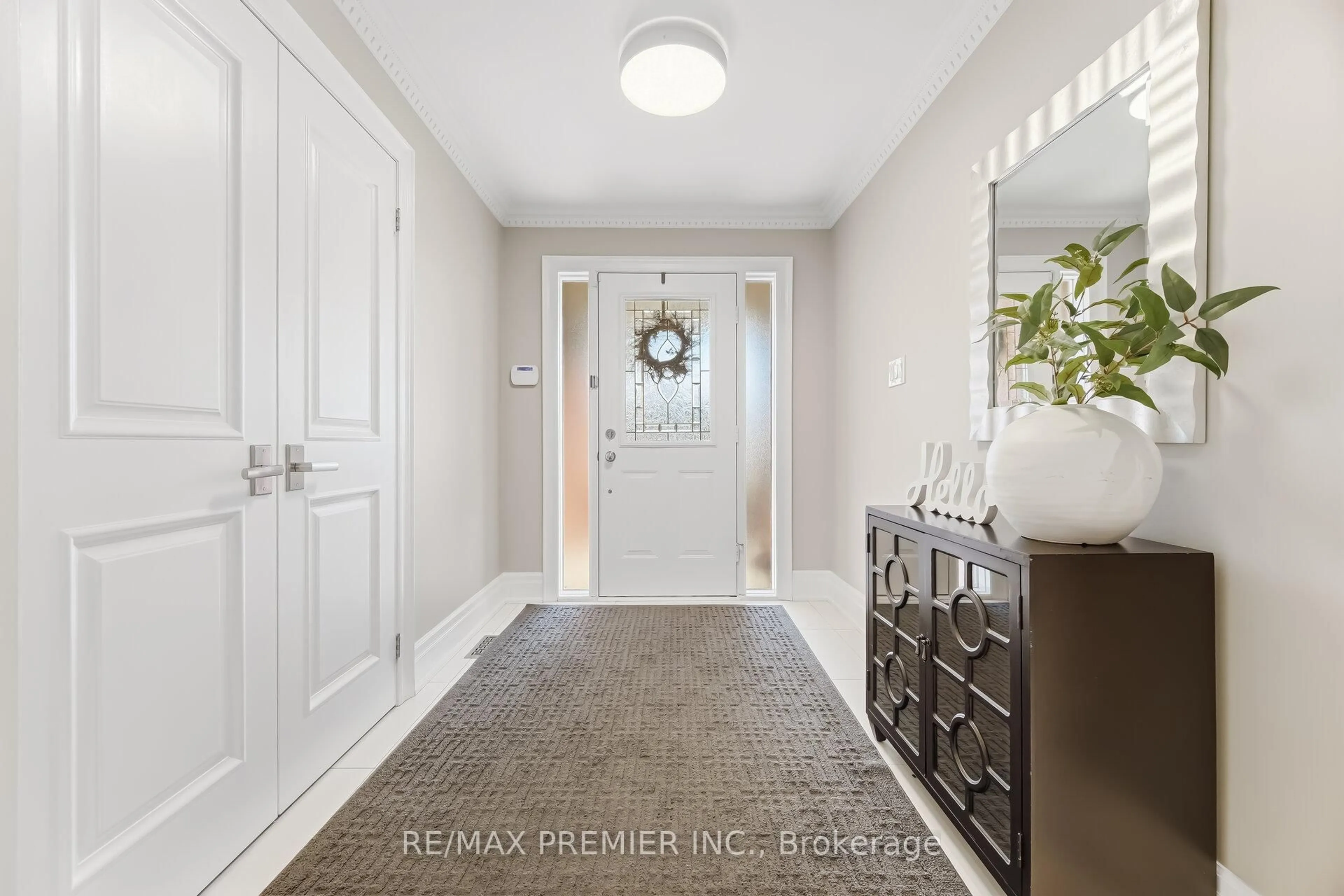 Indoor entryway for 26 Mapes Ave, Vaughan Ontario L4L 8R4