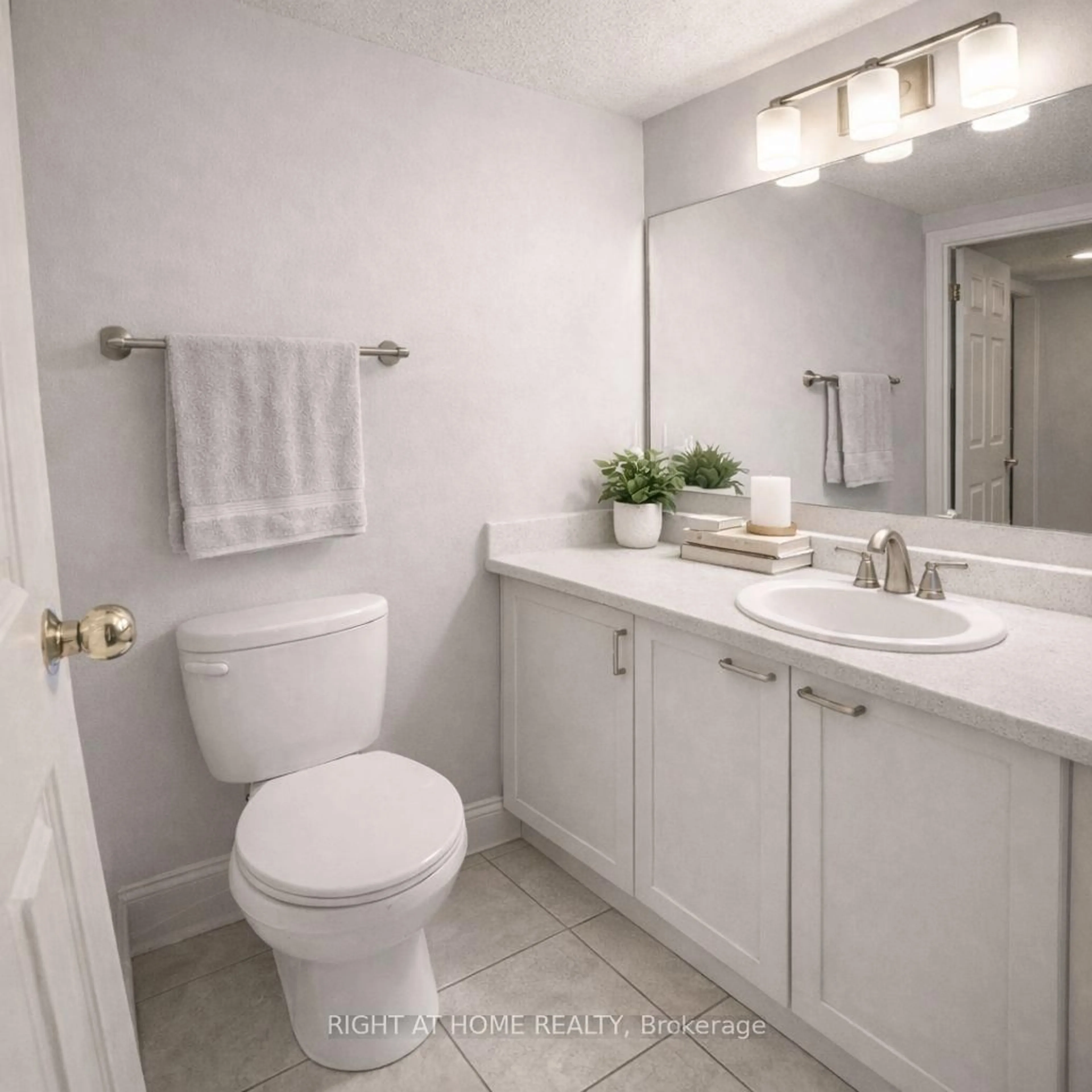 Standard bathroom, ceramic/tile floor for 75 Weldrick Rd #507, Richmond Hill Ontario L4C 0H9