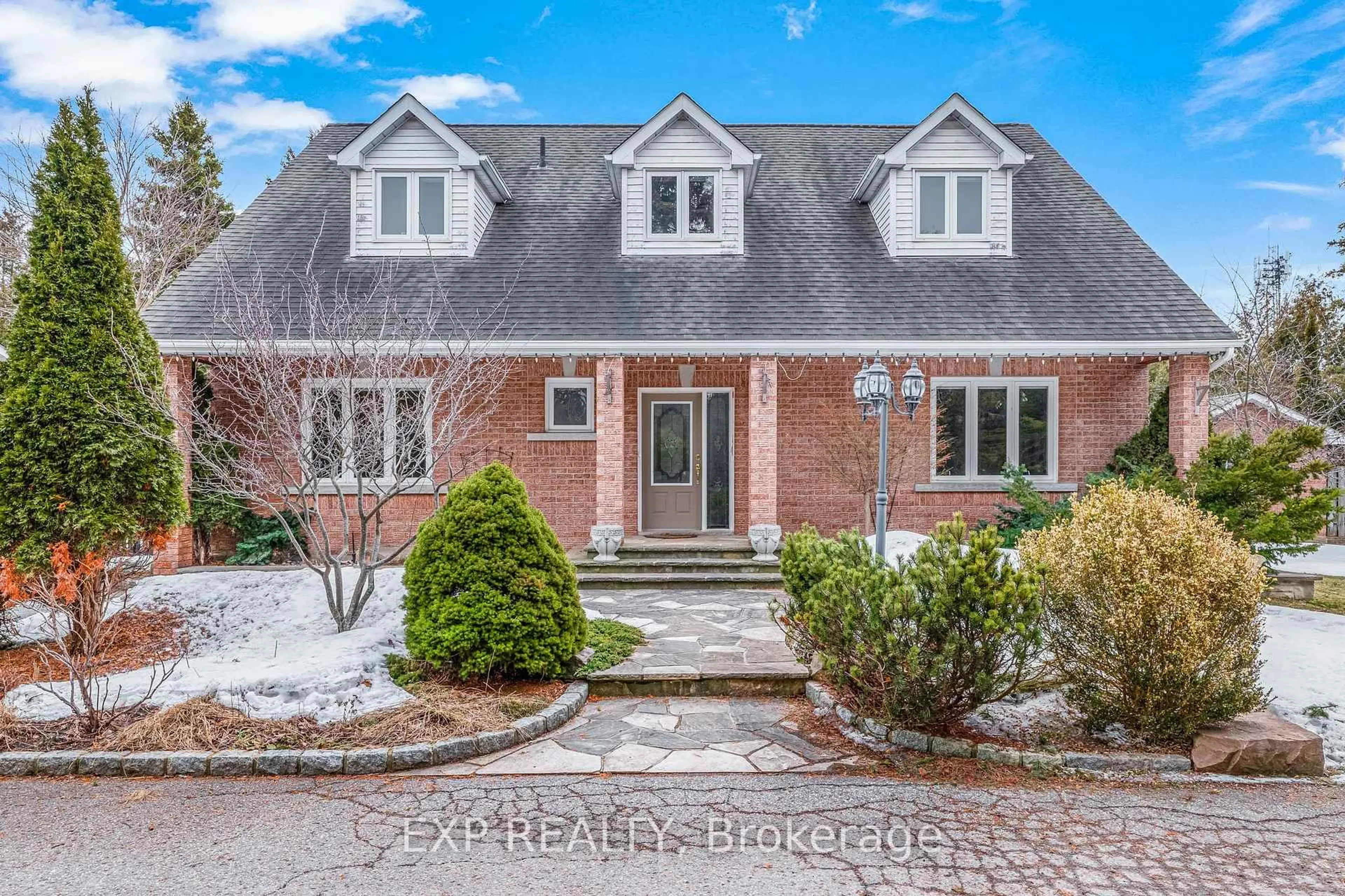 Home with brick exterior material, street for 925 15th Sdrd, King Ontario L7B 1K5