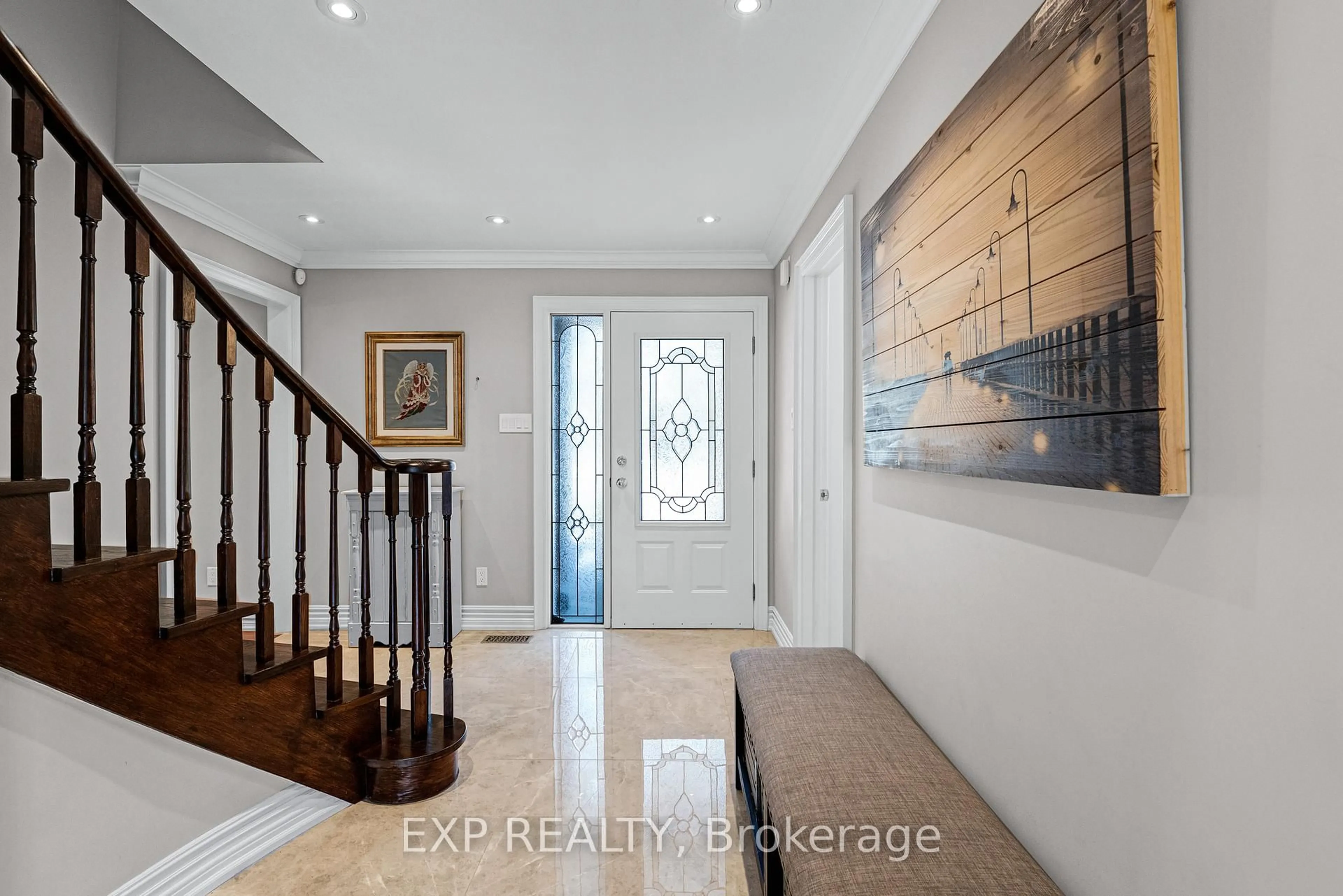 Indoor entryway for 925 15th Sdrd, King Ontario L7B 1K5