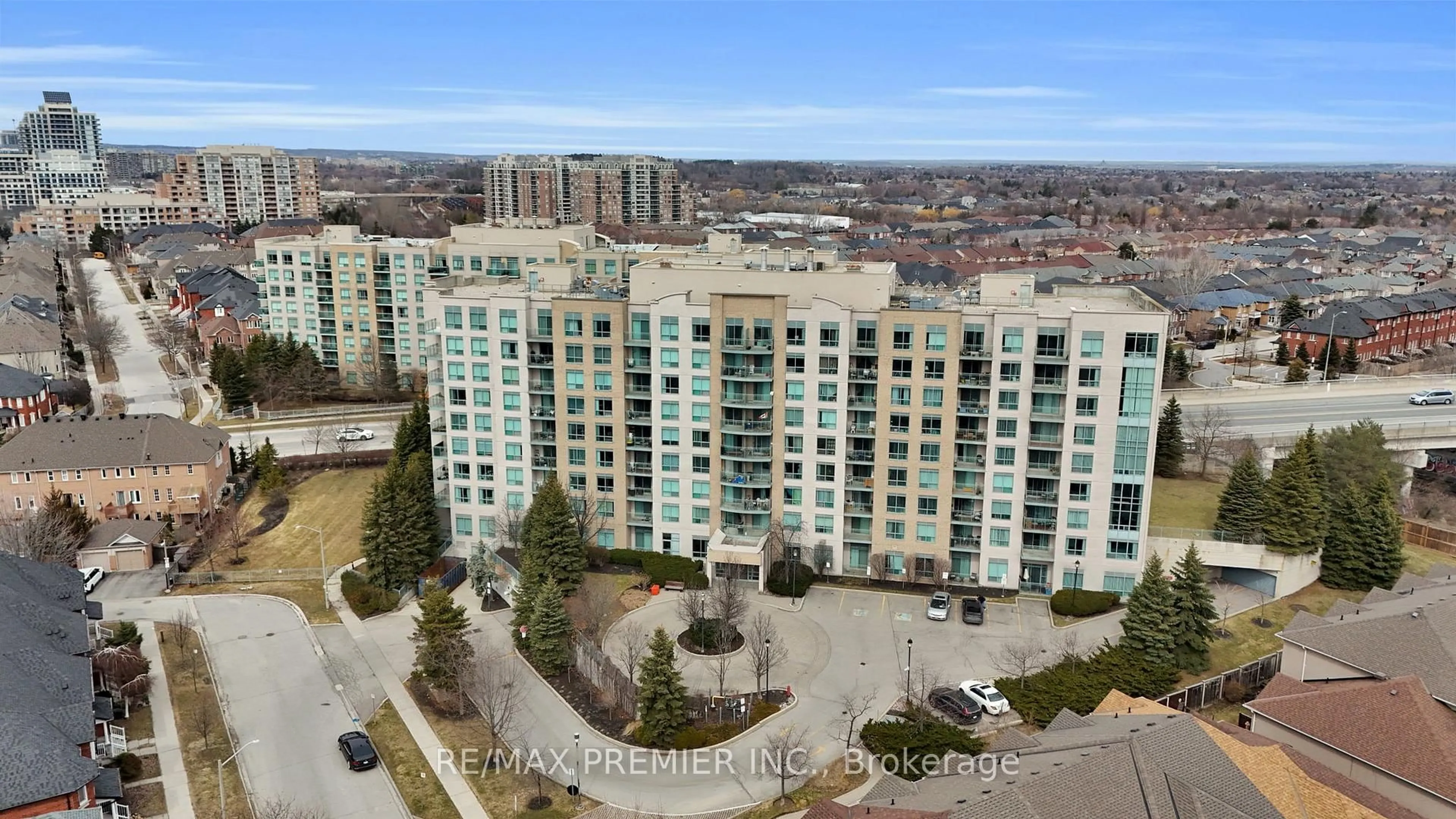 A pic from outside/outdoor area/front of a property/back of a property/a pic from drone, city buildings view from balcony for 51 Baffin Crt #220, Richmond Hill Ontario L4B 4P6