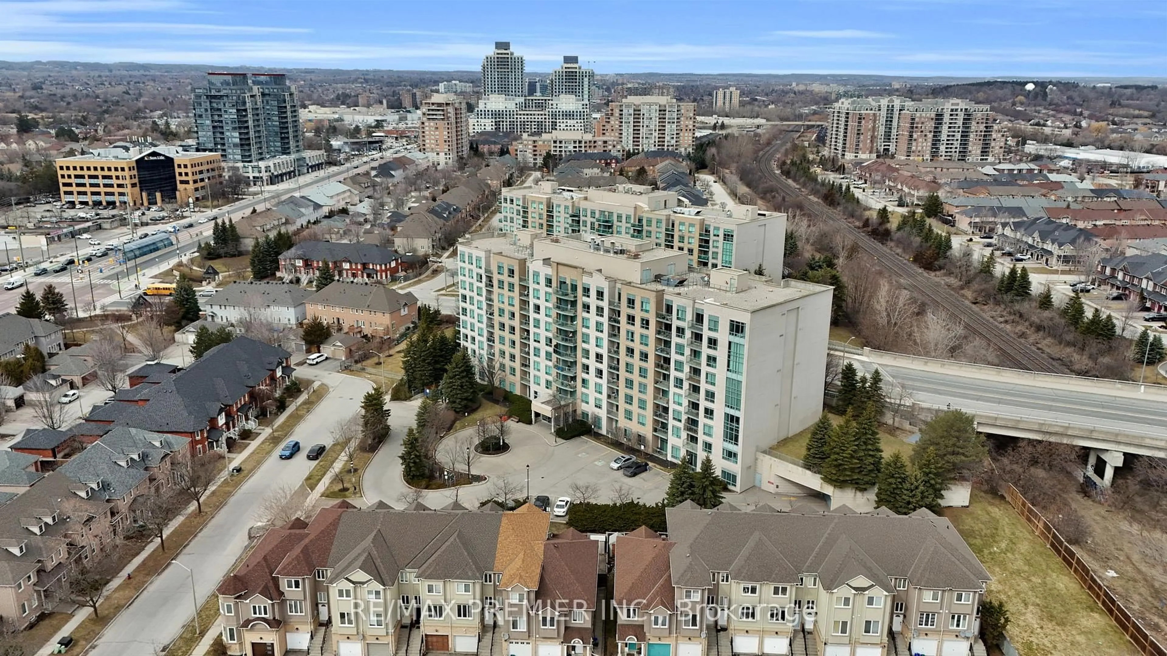 A pic from outside/outdoor area/front of a property/back of a property/a pic from drone, city buildings view from balcony for 51 Baffin Crt #220, Richmond Hill Ontario L4B 4P6