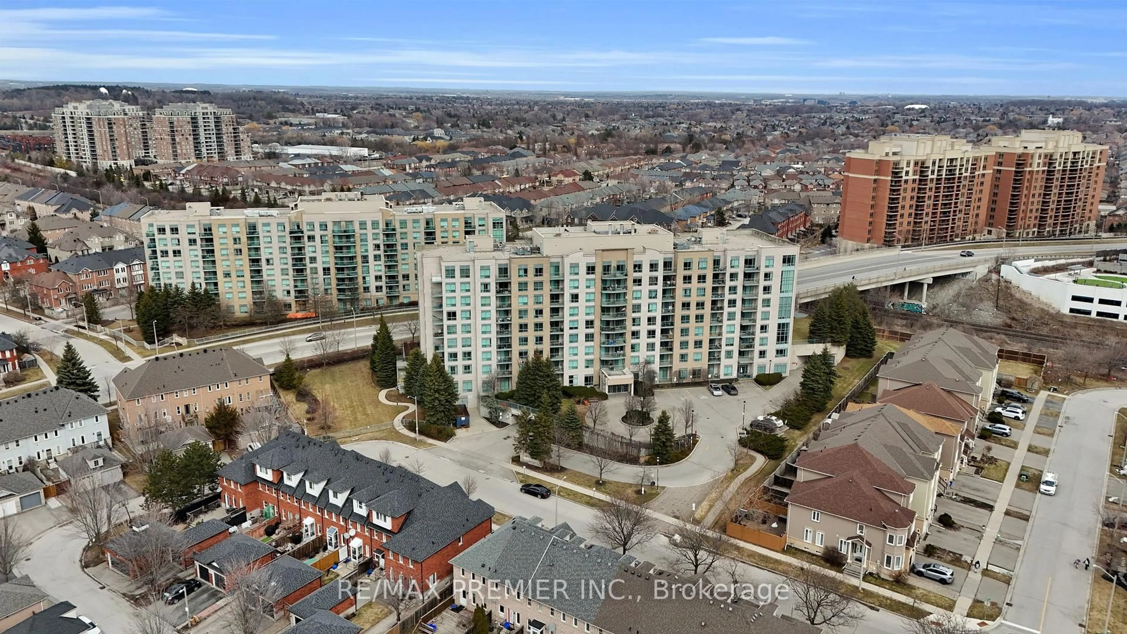A pic from outside/outdoor area/front of a property/back of a property/a pic from drone, city buildings view from balcony for 51 Baffin Crt #220, Richmond Hill Ontario L4B 4P6