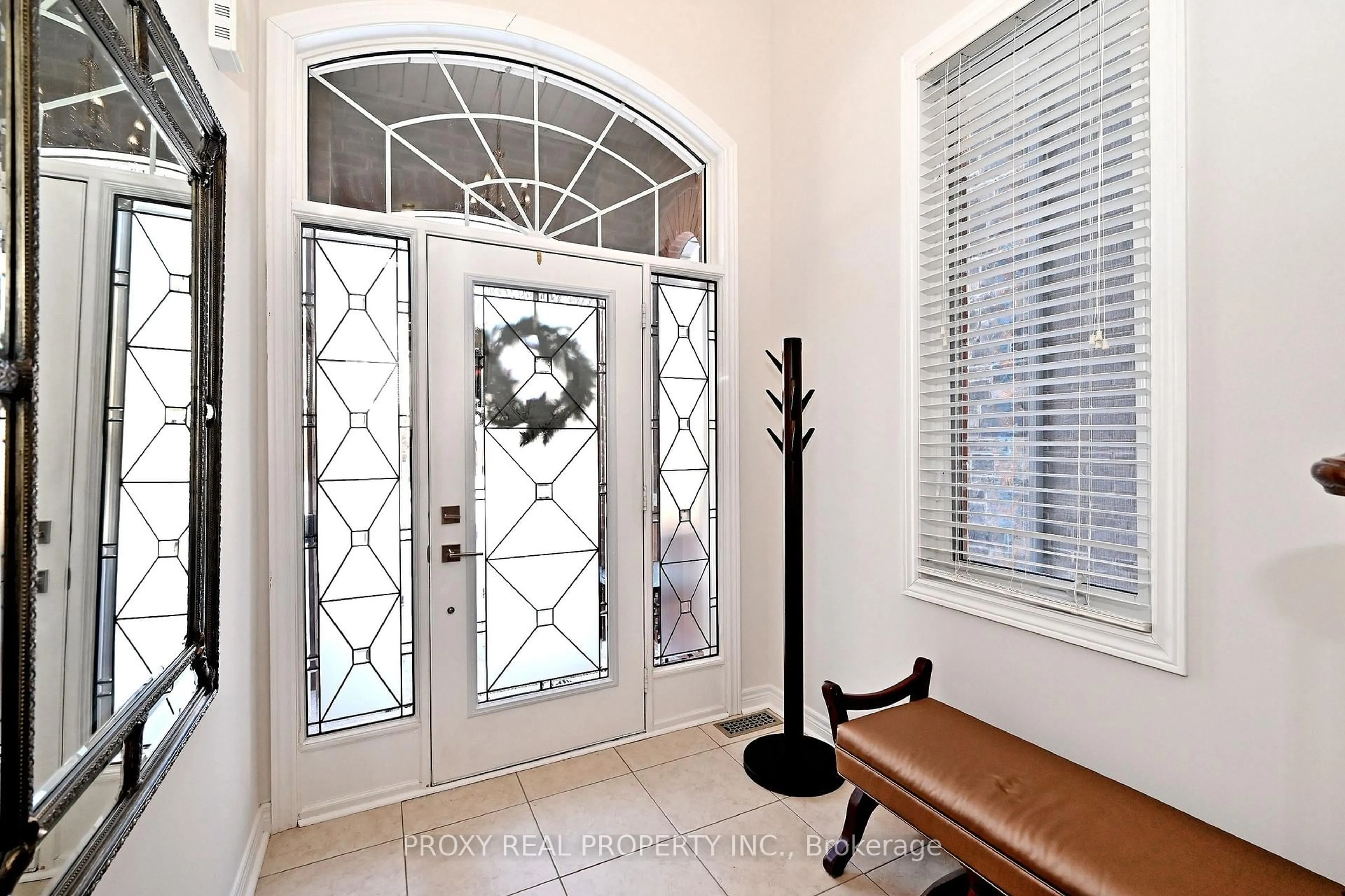 Indoor entryway for 133 Foxwood Rd, Vaughan Ontario L4J 0G3