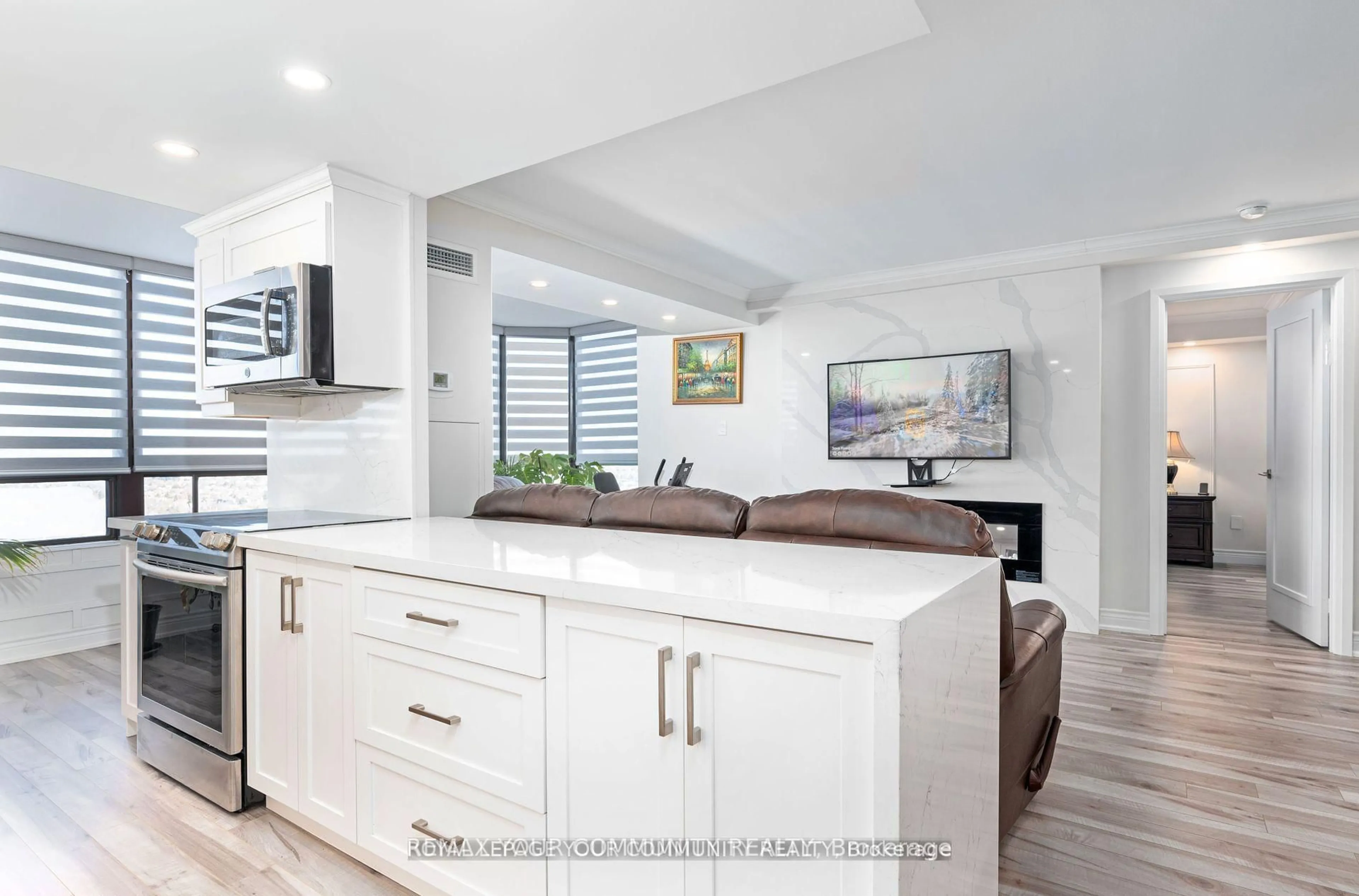 Open concept kitchen, ceramic/tile floor for 7601 Bathurst St #1601, Vaughan Ontario L4J 4H5