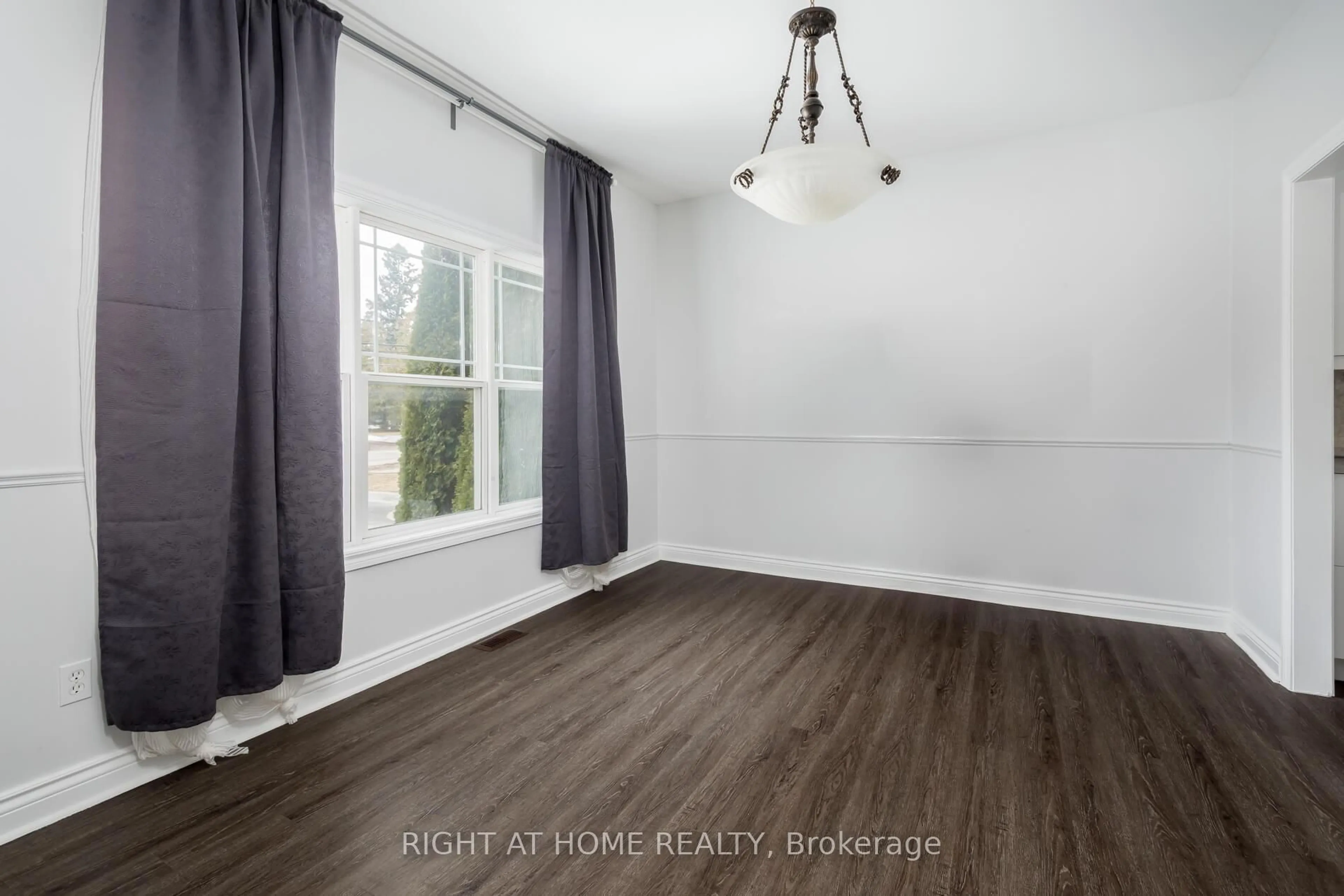 A pic of a room for 1171 Ewart St, Innisfil Ontario L0L 1C0