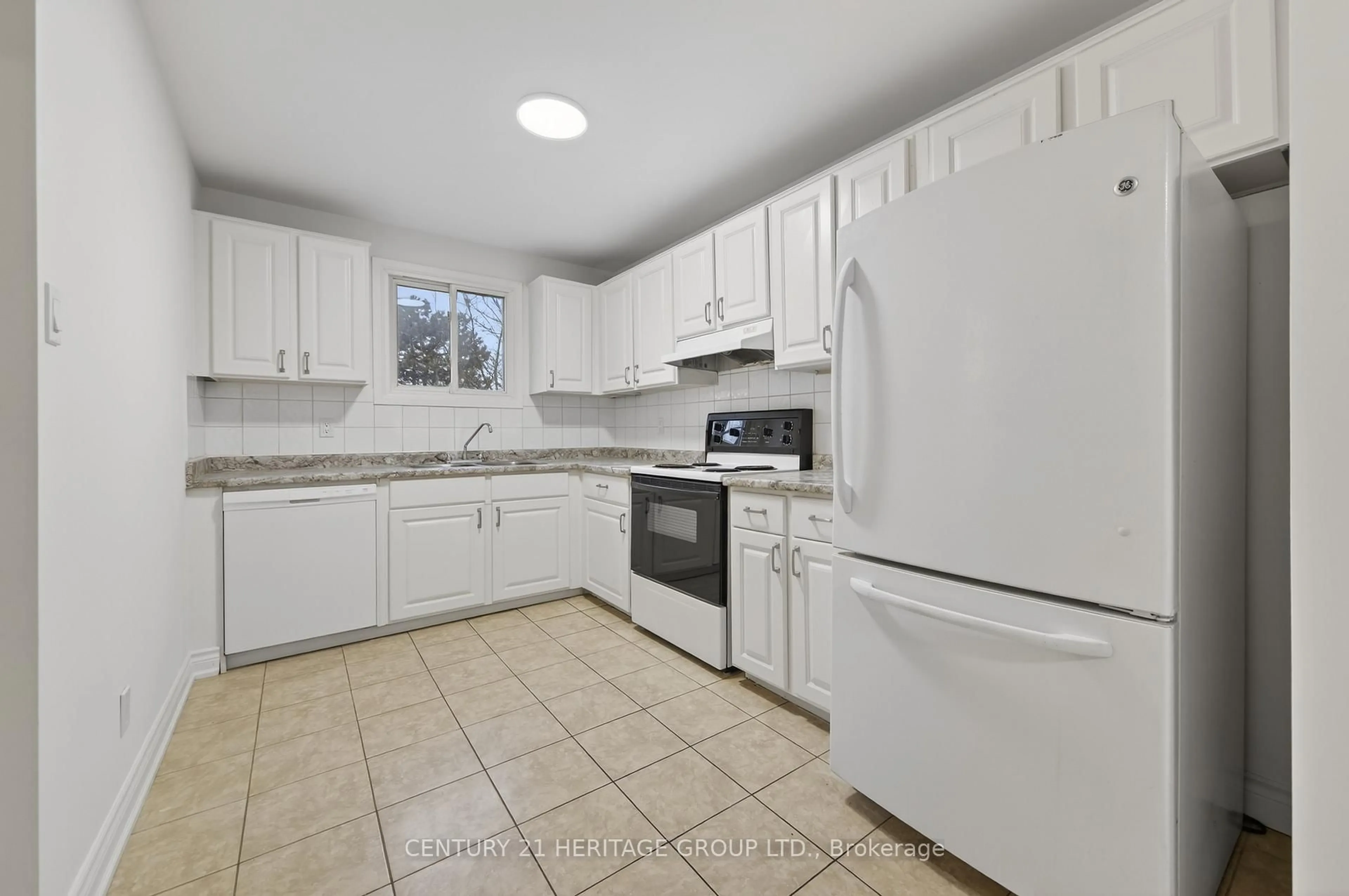 Standard kitchen, ceramic/tile floor for 111 Ondrey St, Bradford West Gwillimbury Ontario L3Z 2X1