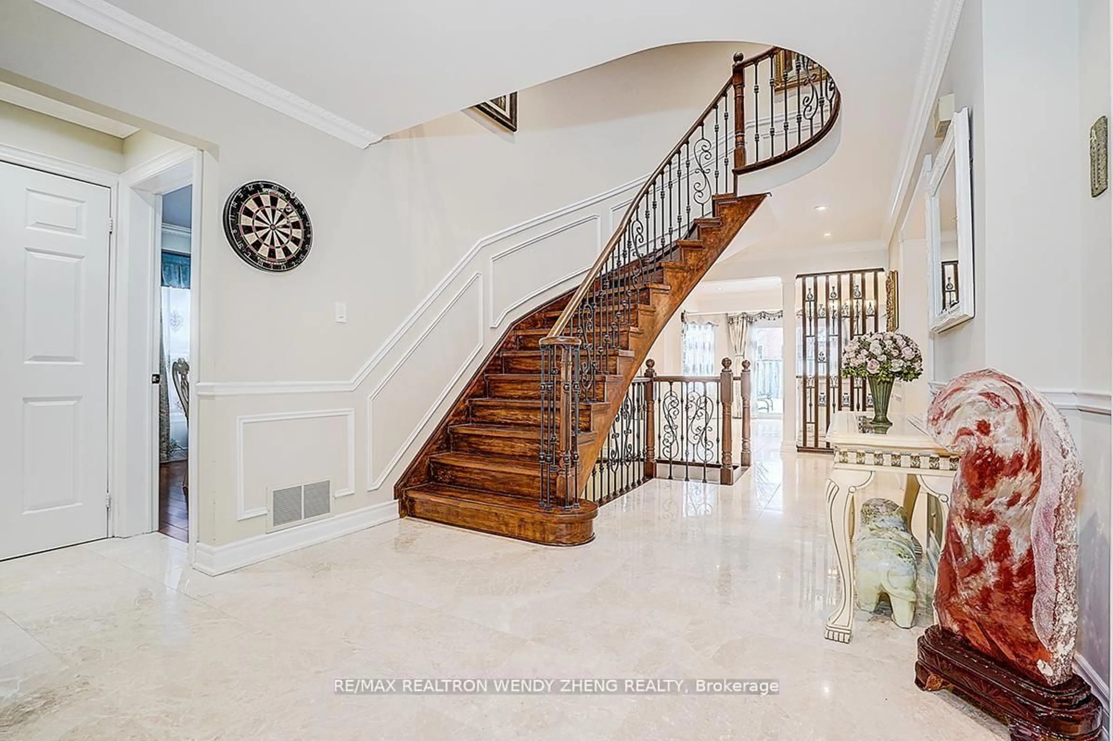 Indoor foyer for 19 Baycliffe Rd, Markham Ontario L3R 7T9