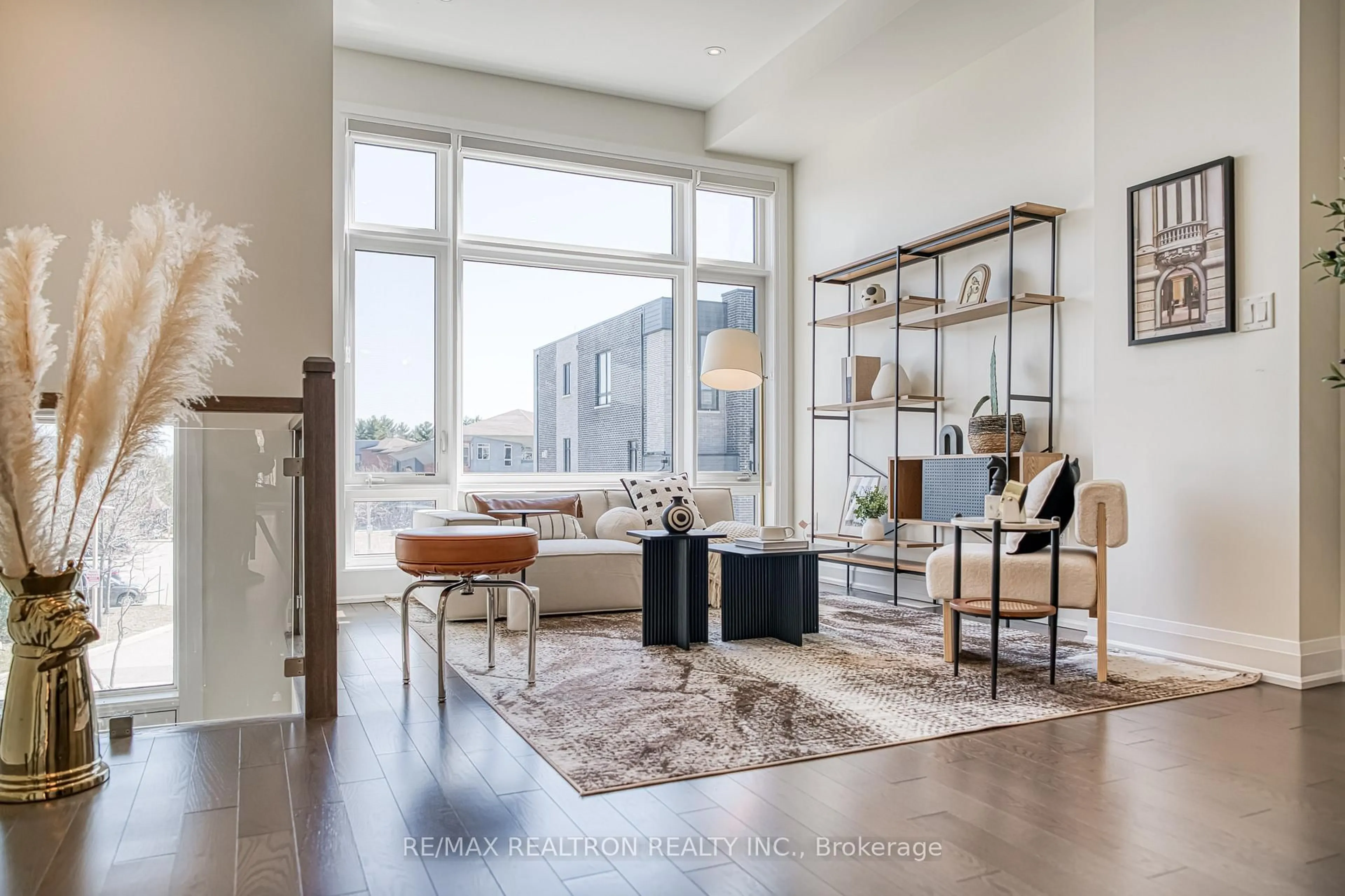 Living room with furniture, unknown for 10 Hesperus Rd, Vaughan Ontario L4J 0K3