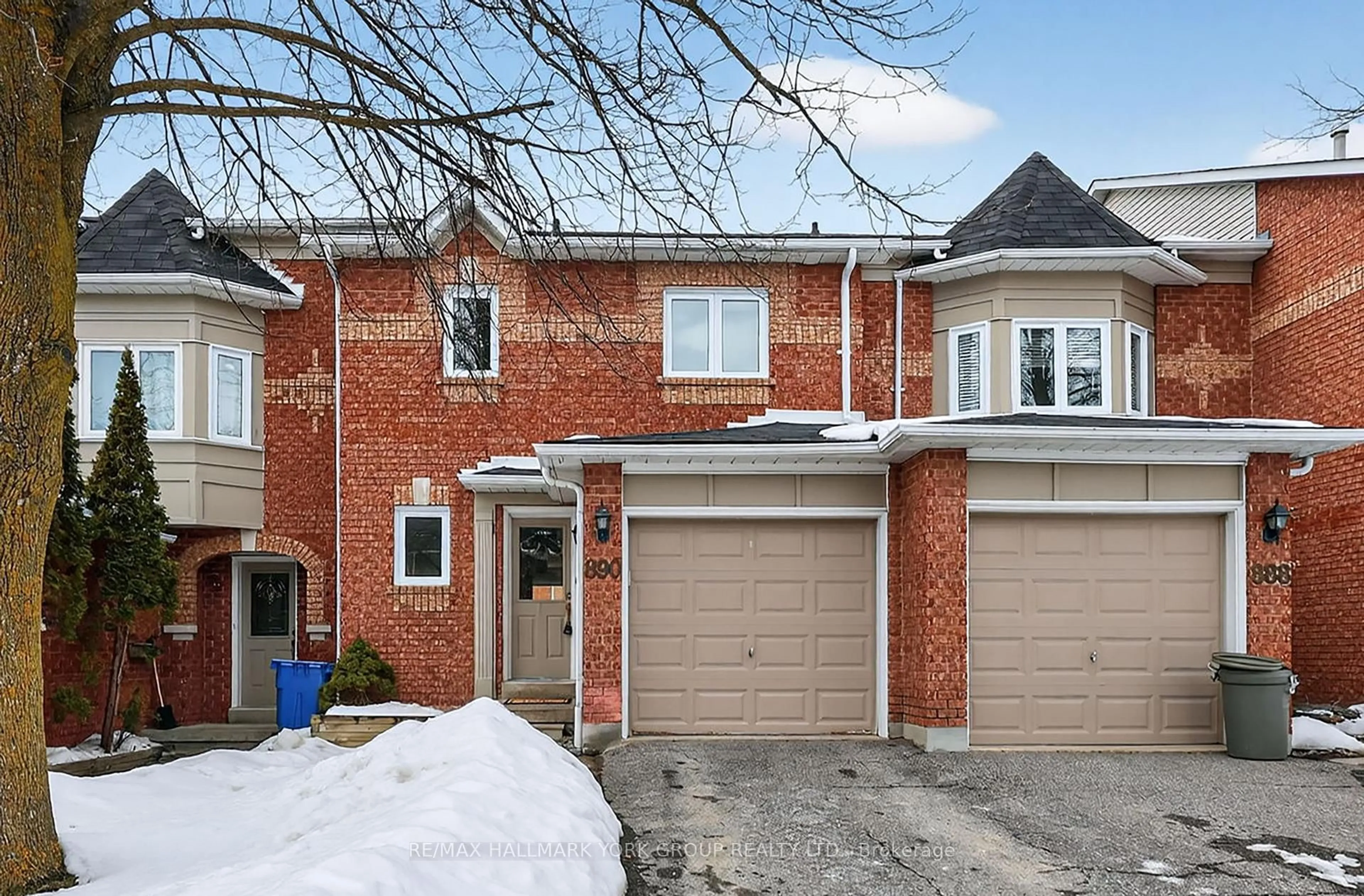Home with brick exterior material, street for 890 Caribou Valley Circ, Newmarket Ontario L3X 1X1