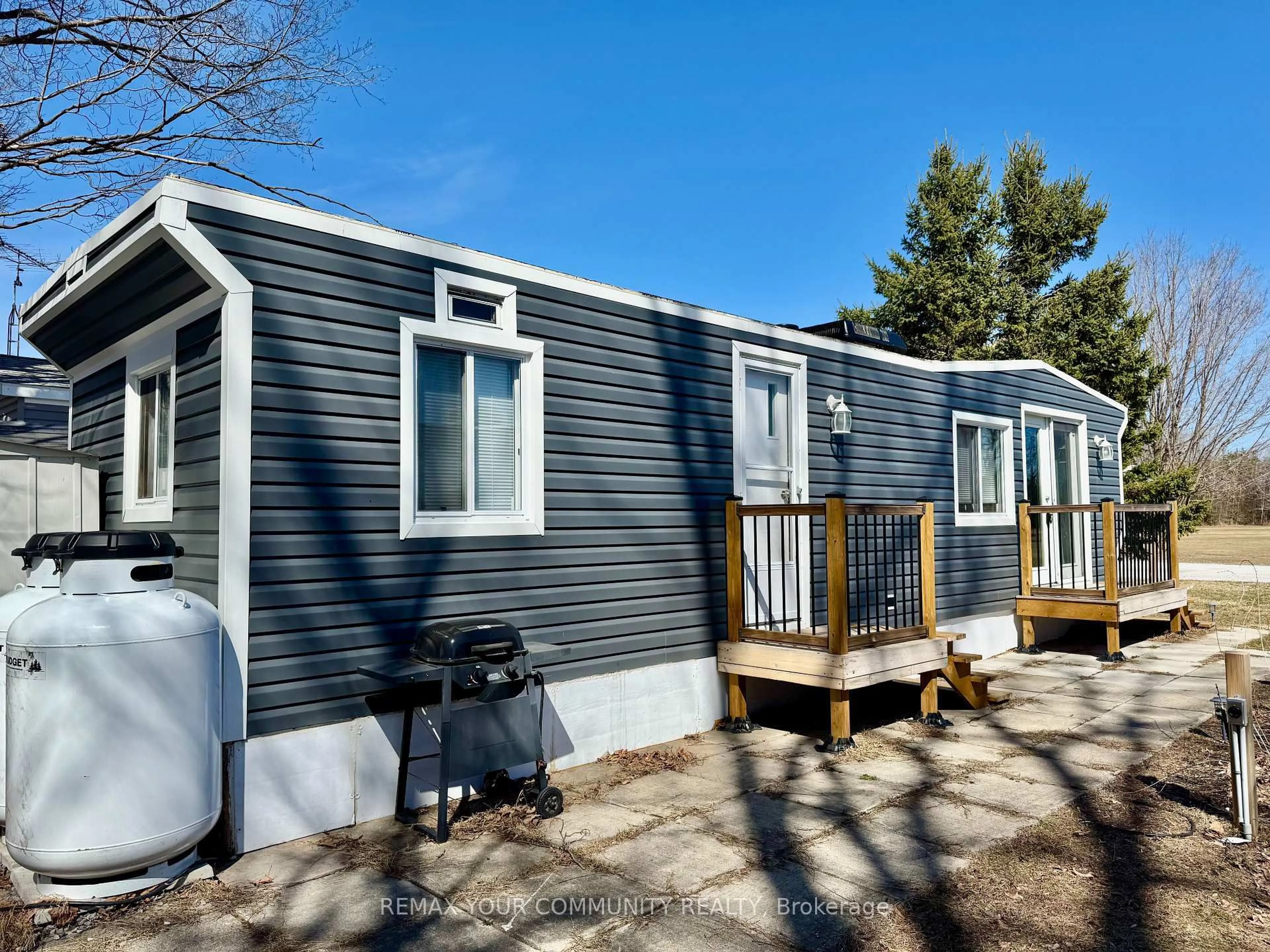 Home with vinyl exterior material, street for 285 Crydermans Sdrd #204, Georgina Ontario L0E 1A0