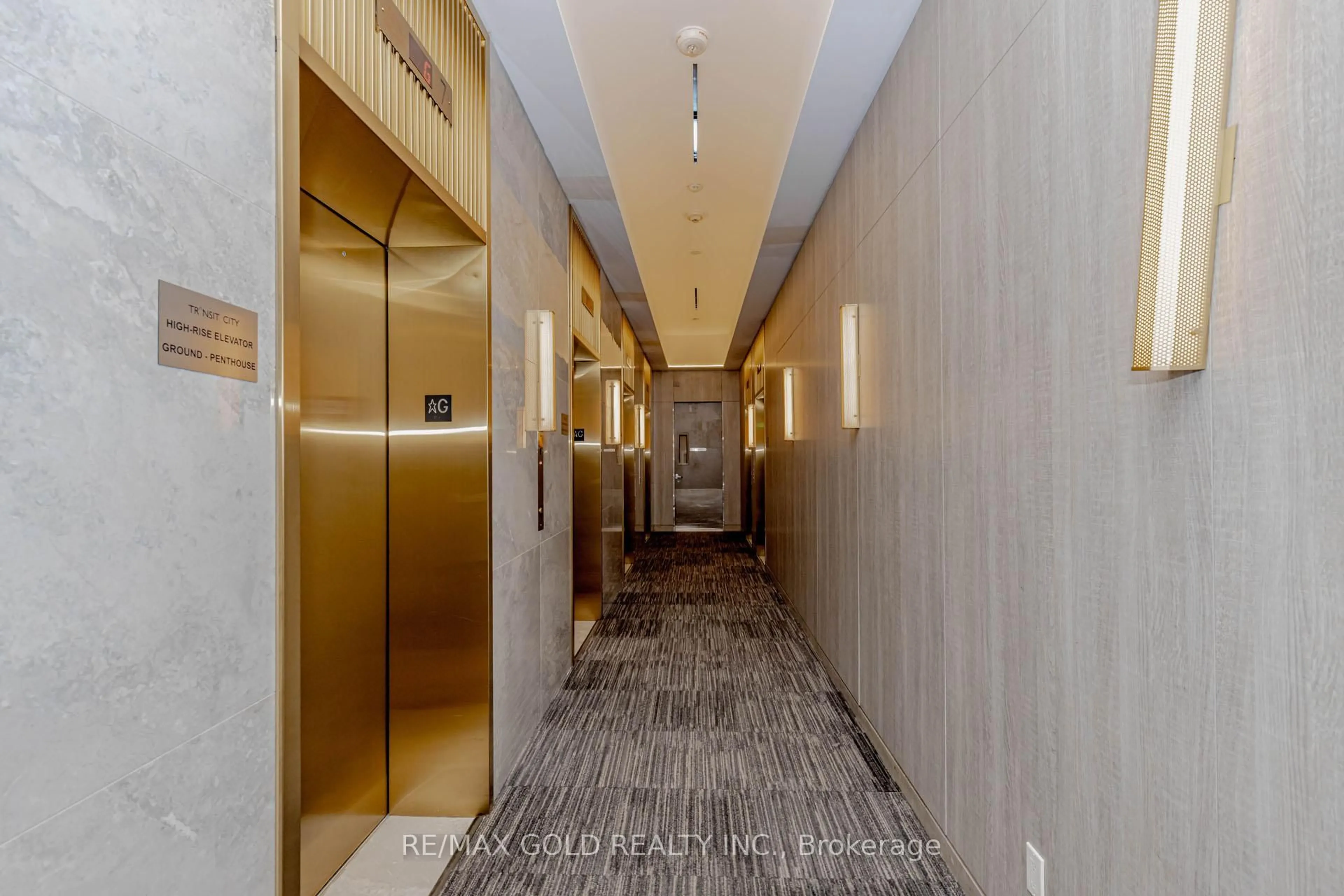 Indoor foyer for 5 Buttermill Ave #502, Vaughan Ontario L4K 0J7