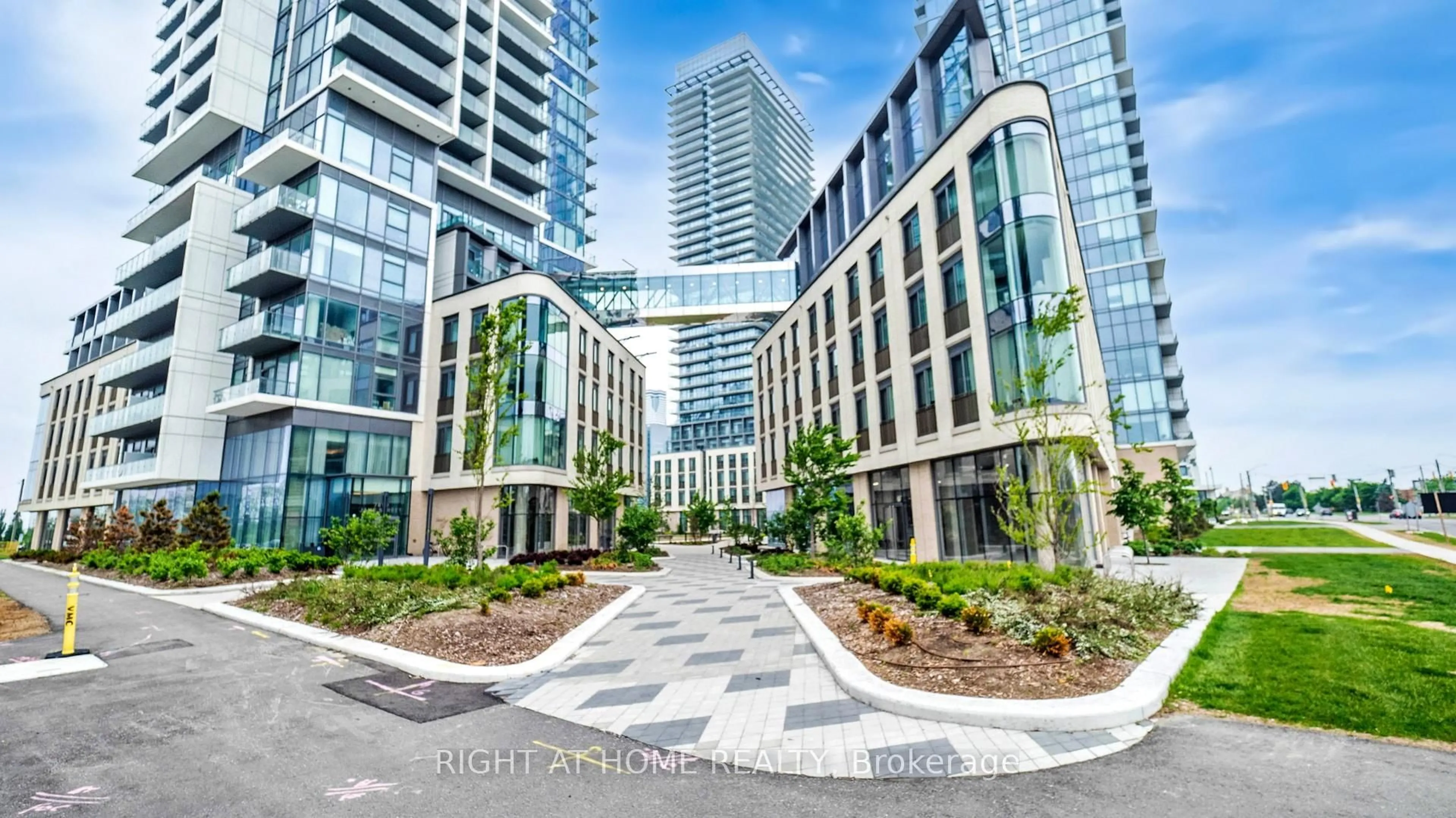 Patio, street for 1000 Portage Pkwy #902, Vaughan Ontario L4K 0L1