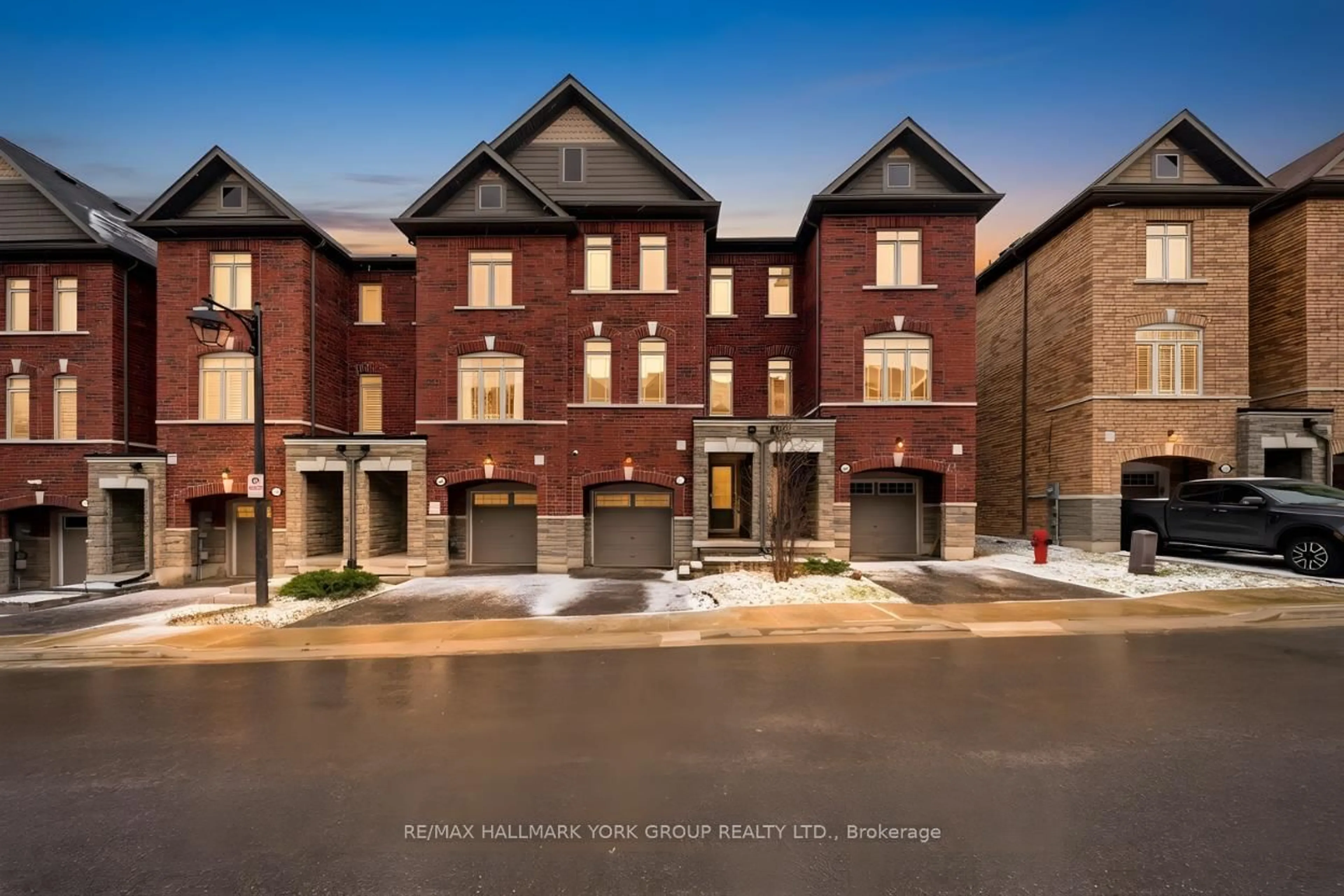 Unknown for 104 Gordon Circ, Newmarket Ontario L3Y 0C9