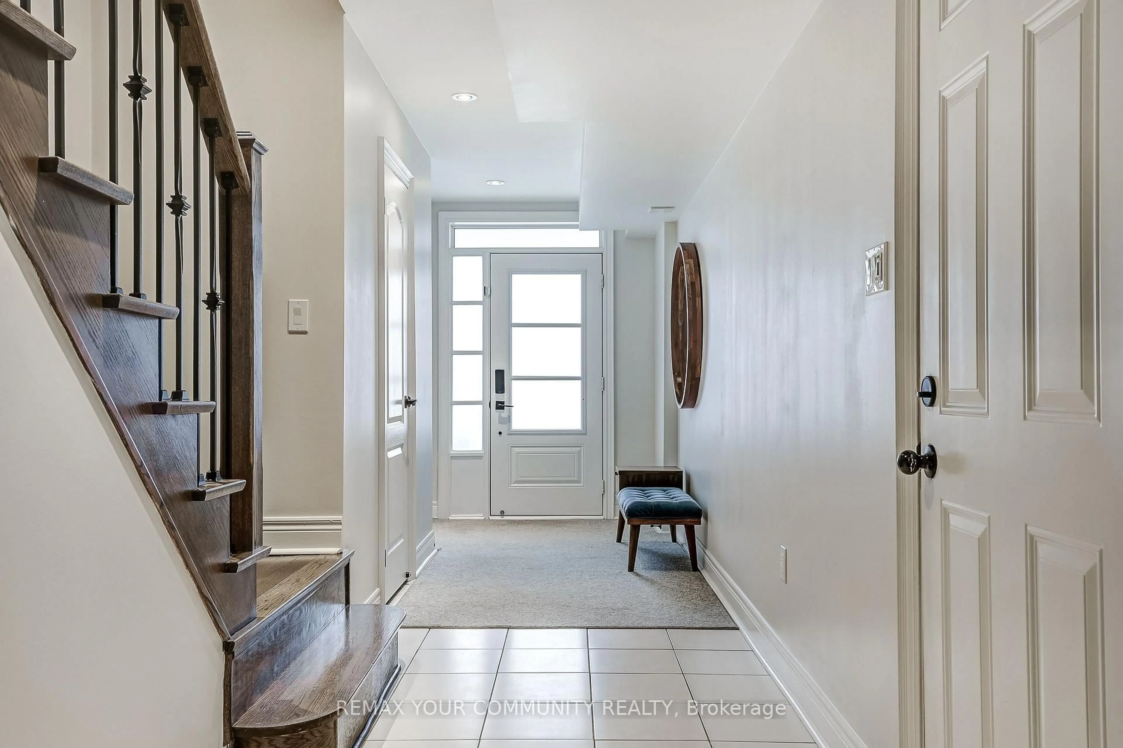 Indoor entryway for 22 Lowther Ave, Richmond Hill Ontario L4E 2Z7