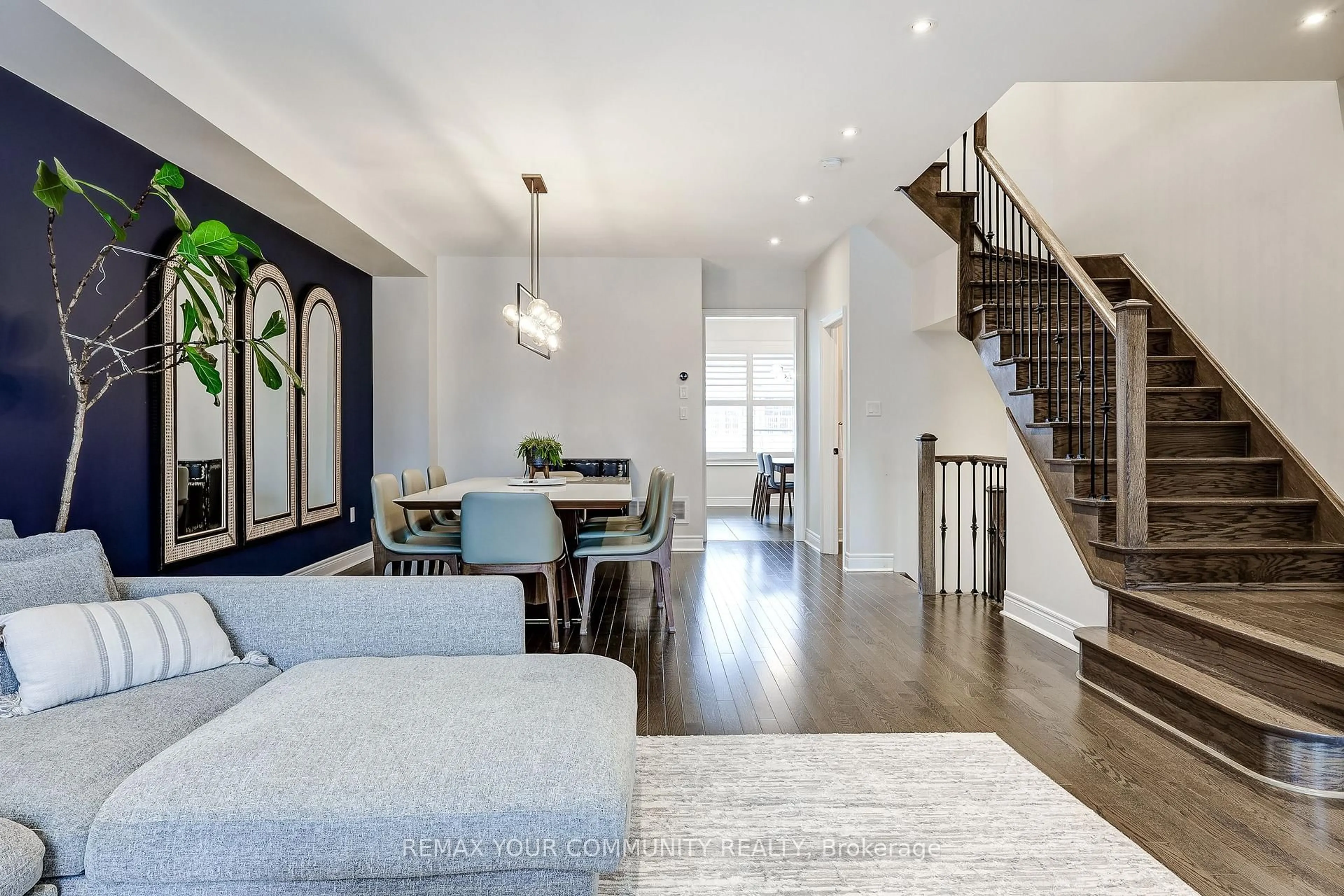 Living room with furniture, unknown for 22 Lowther Ave, Richmond Hill Ontario L4E 2Z7