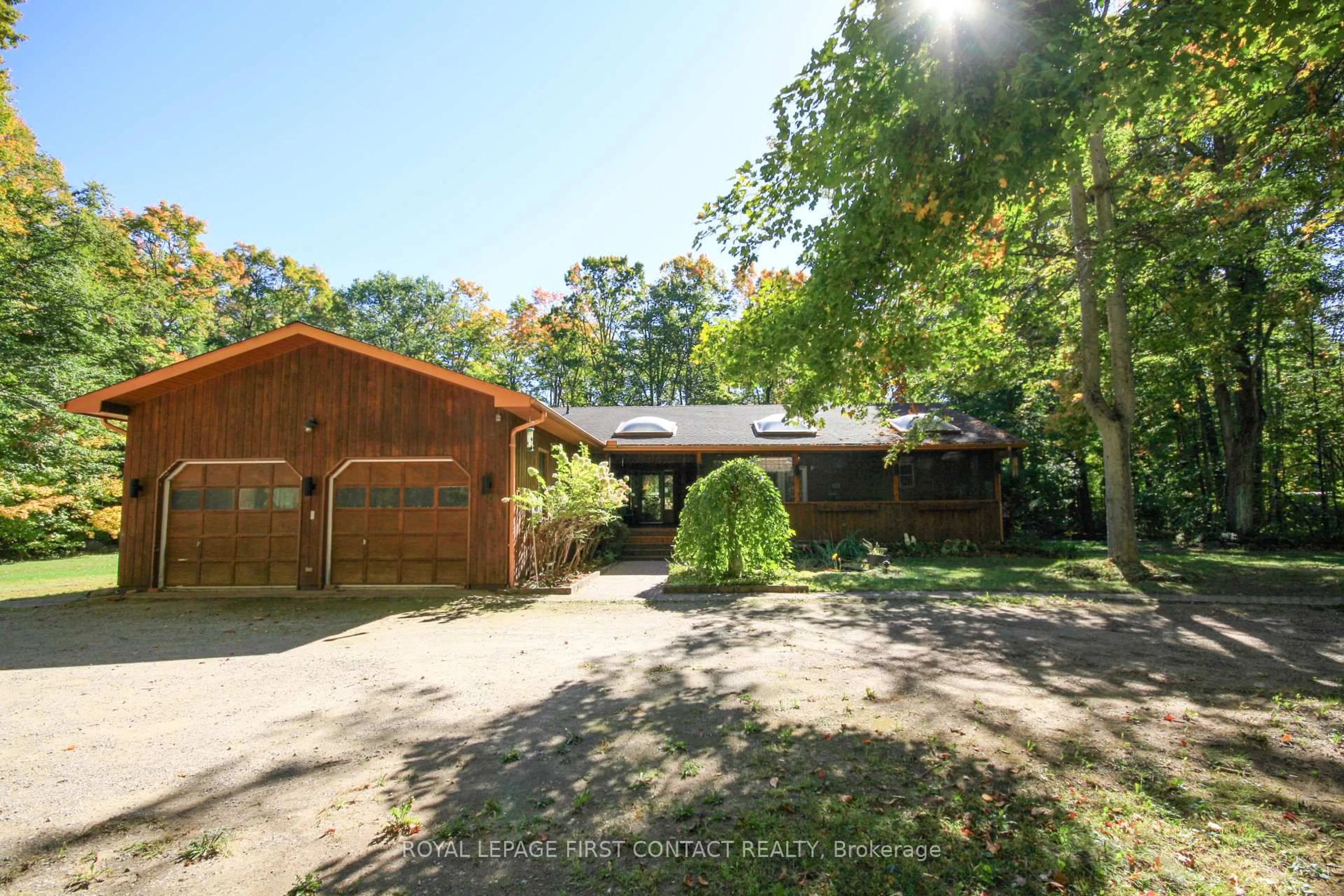 A pic from outside/outdoor area/front of a property/back of a property/a pic from drone, unknown for 607 Big Bay Point Rd, Innisfil Ontario L9S 2N4