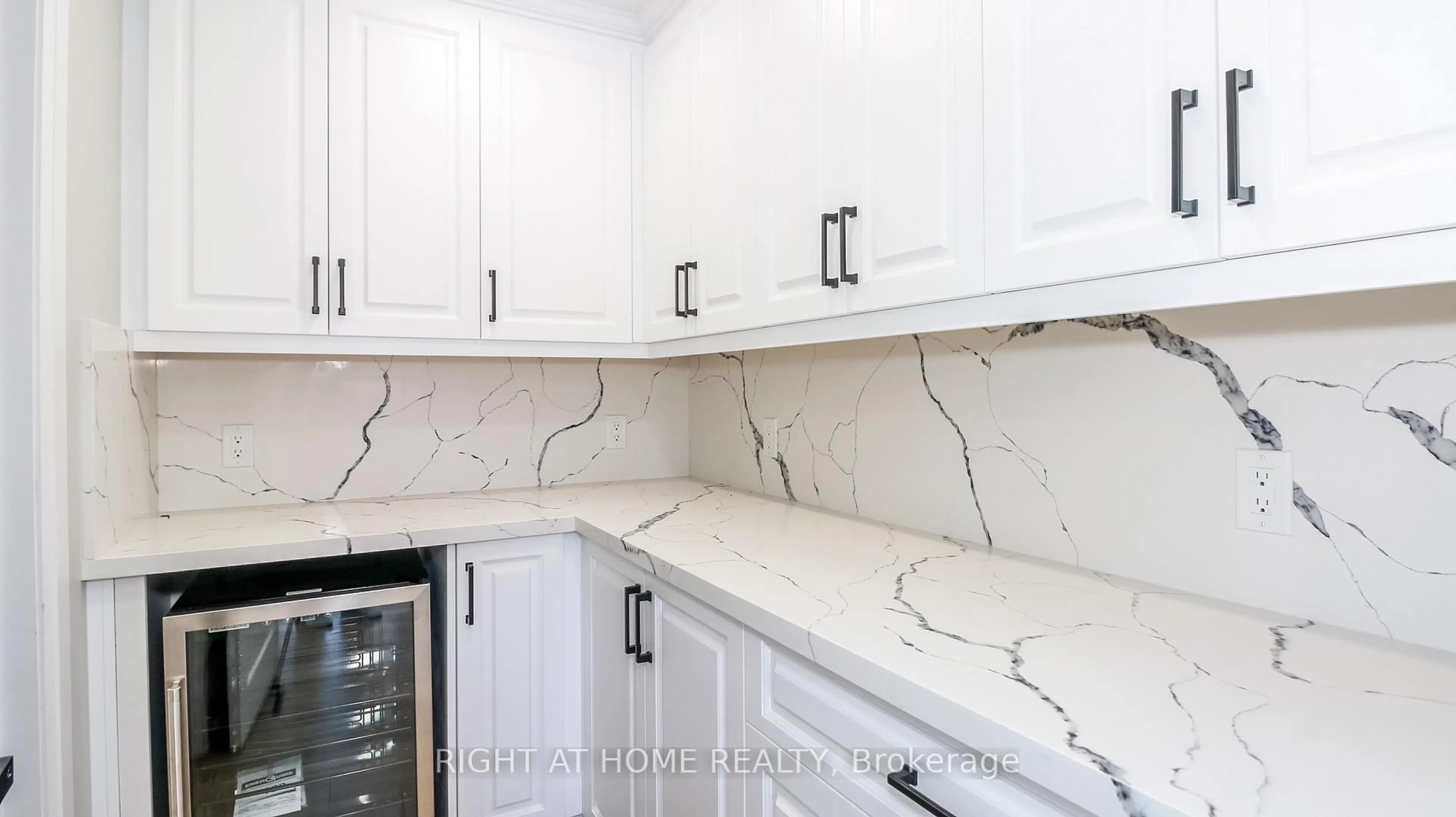 Contemporary kitchen, ceramic/tile floor for 1012 Ferrier Ave, Innisfil Ontario L0L 1C0