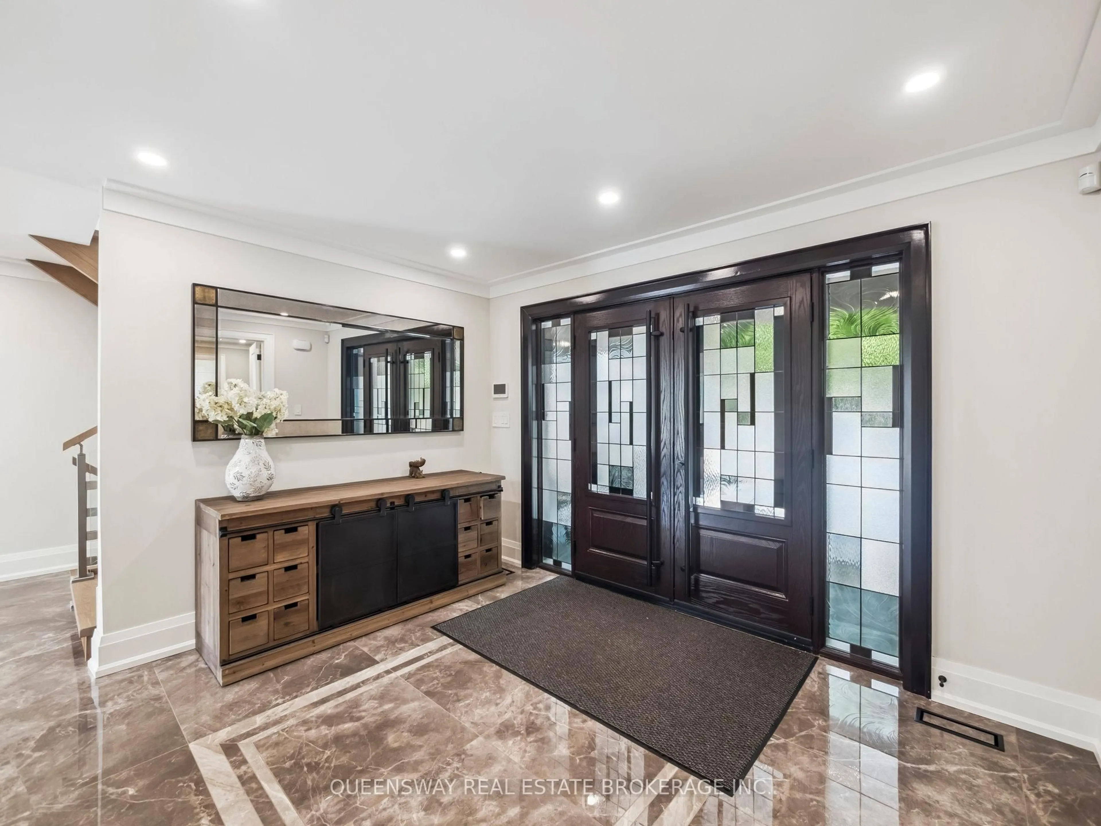 Indoor entryway for 109 Woodriver Bend, Georgina Ontario L0E 1R0