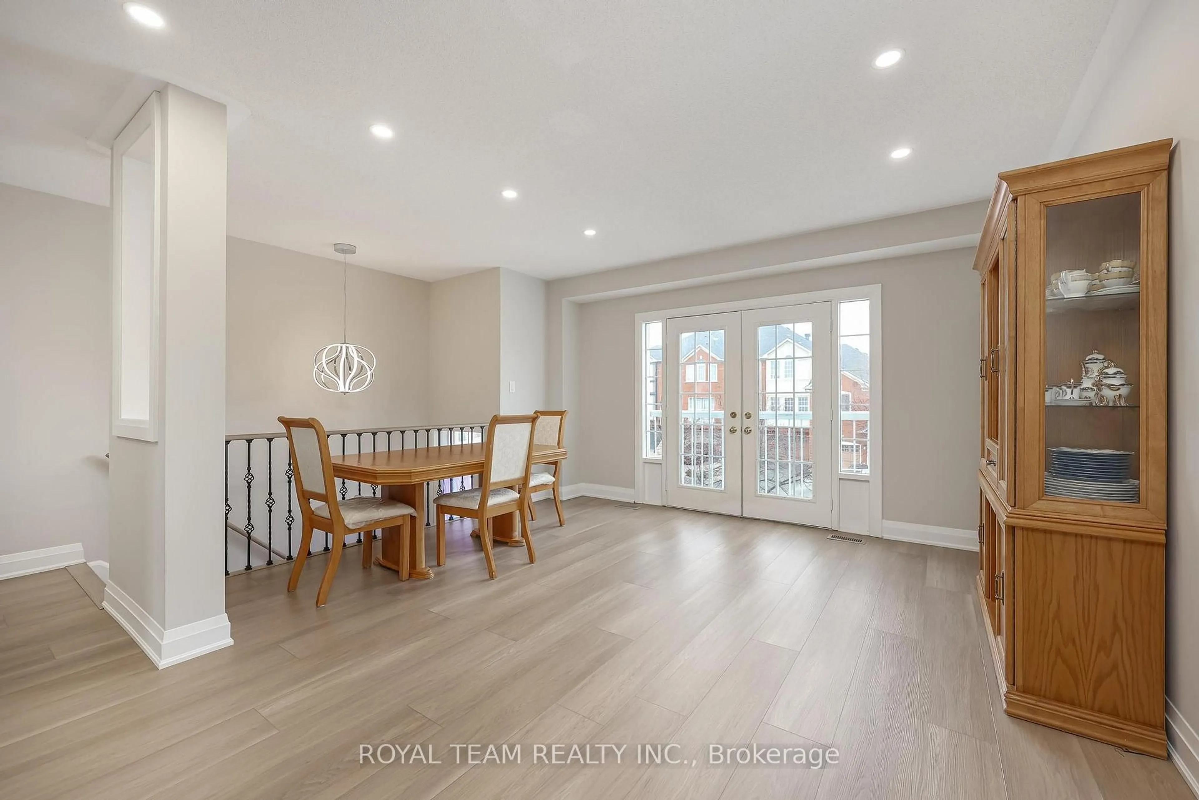 Dining room, unknown for 11 Jarrett Crt, Vaughan Ontario L6A 3W4