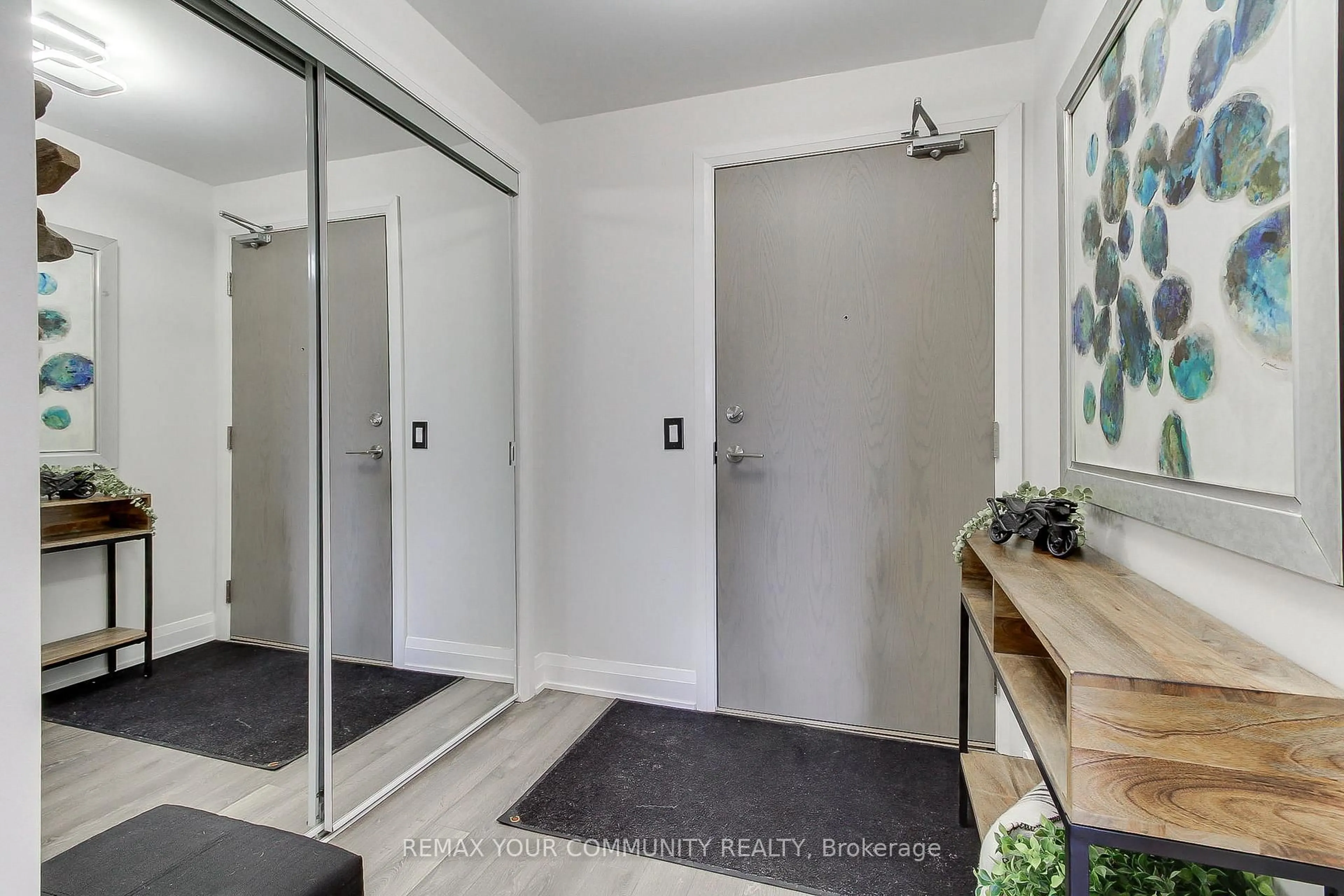 Indoor entryway for 4800 Highway 7 #204, Vaughan Ontario L4L 1H8