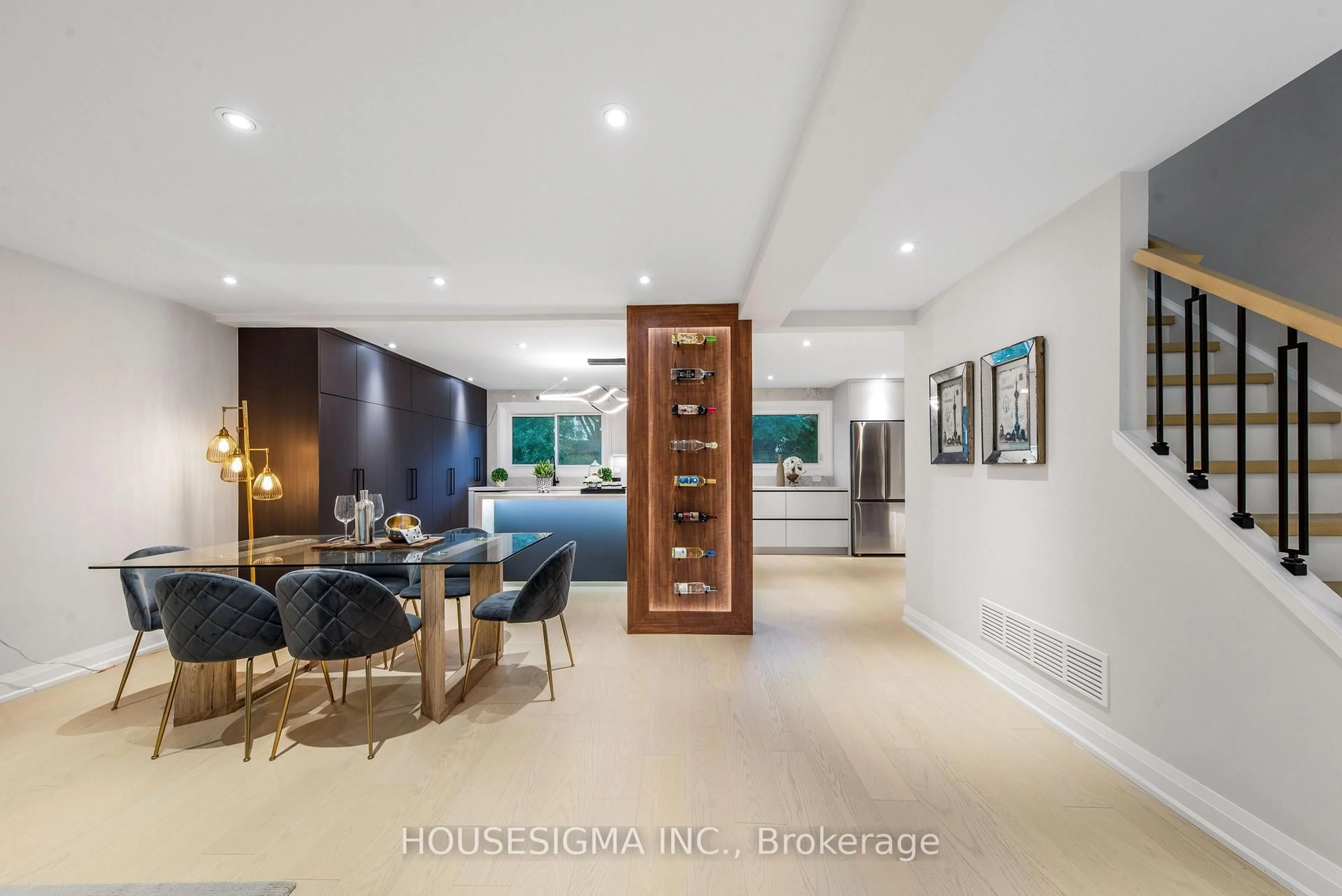 Indoor foyer for 50 Royal Orchard Blvd, Markham Ontario L3T 3C5