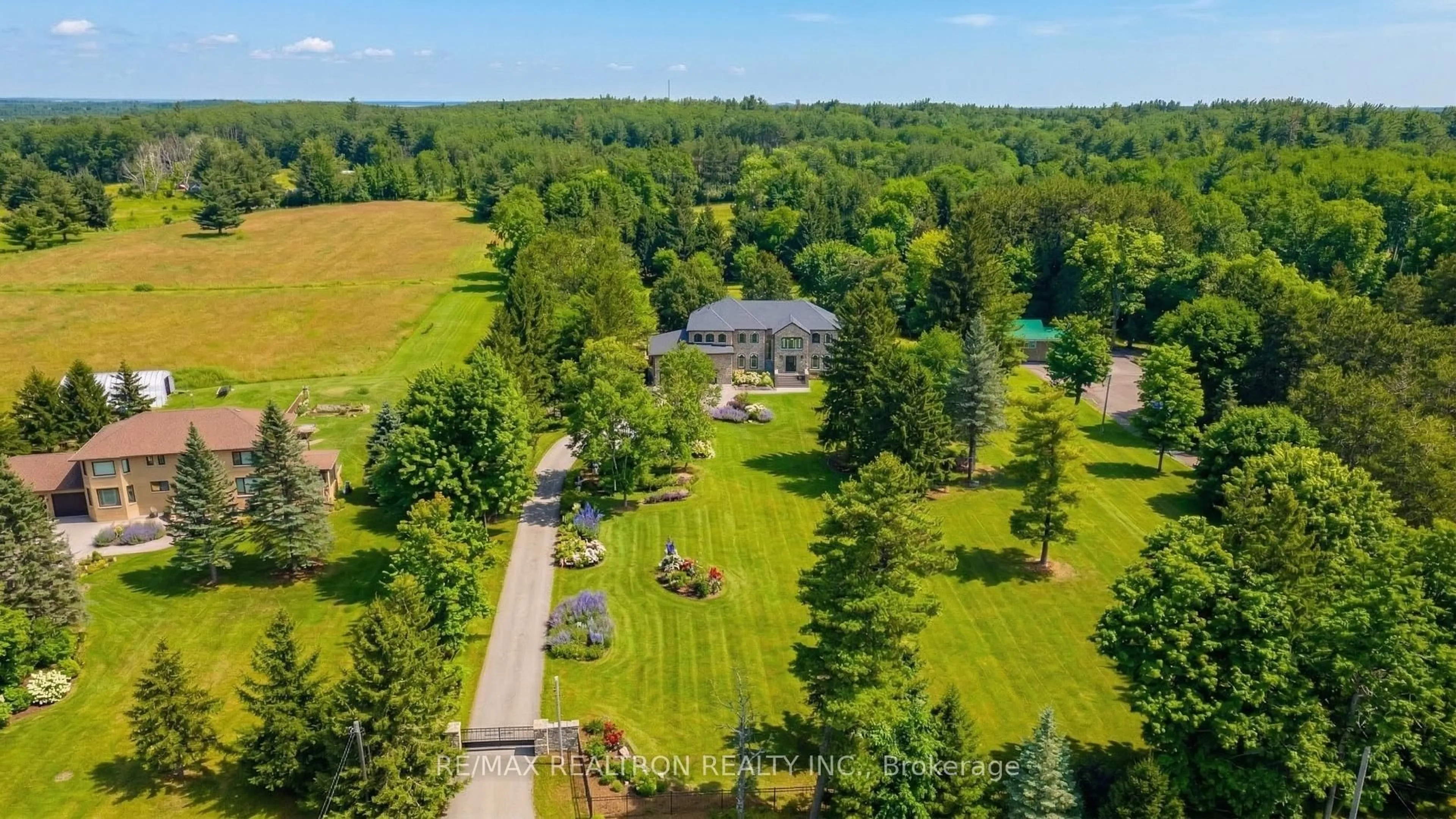 A pic from outside/outdoor area/front of a property/back of a property/a pic from drone, unknown for 14705 Jane St, King Ontario L7B 1A3