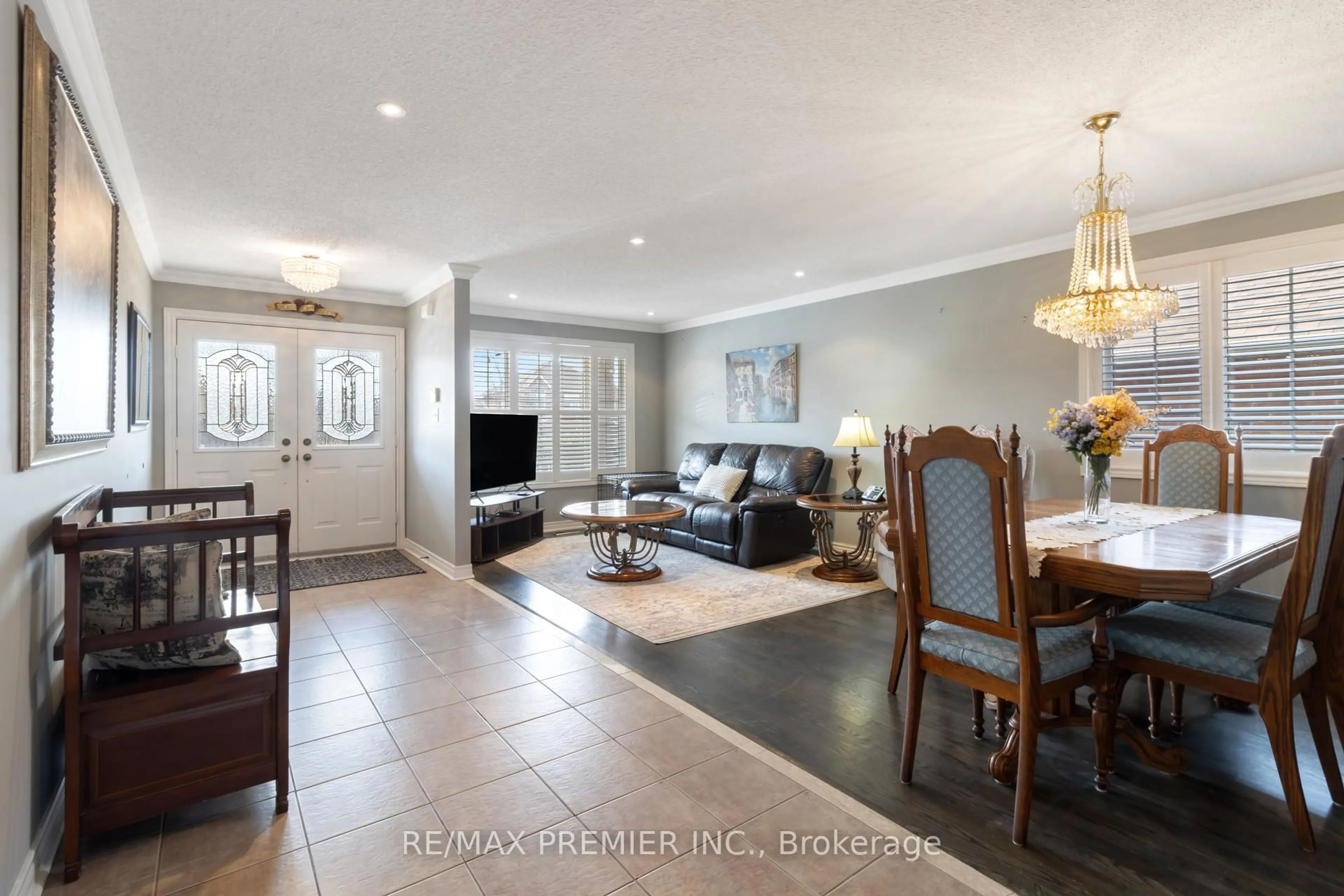 Living room with furniture, ceramic/tile floor for 78 Rosanna Cres, Vaughan Ontario L6A 3E3