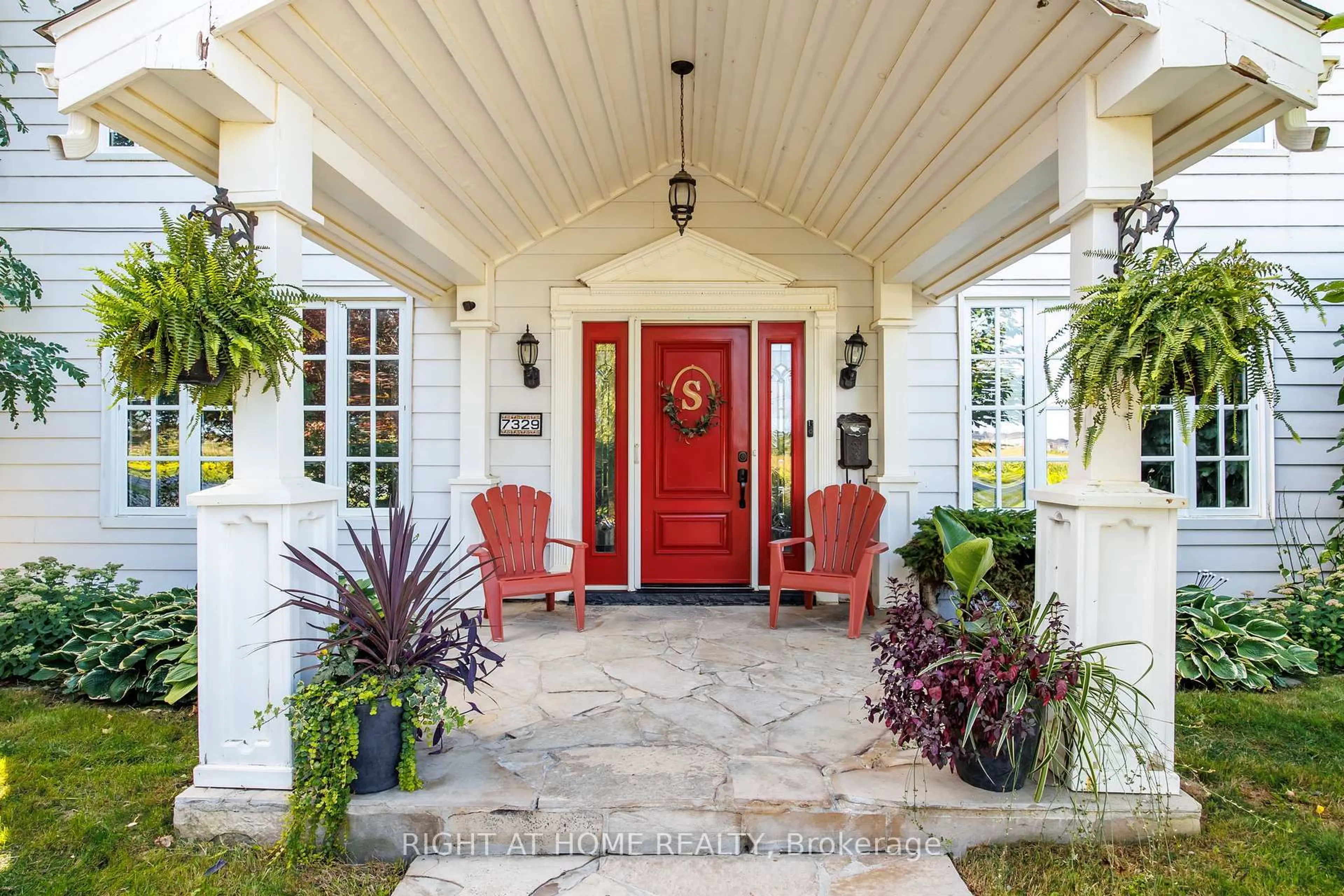 Indoor entryway for 7329 County Rd 14, Adjala-Tosorontio Ontario L0G 1W0