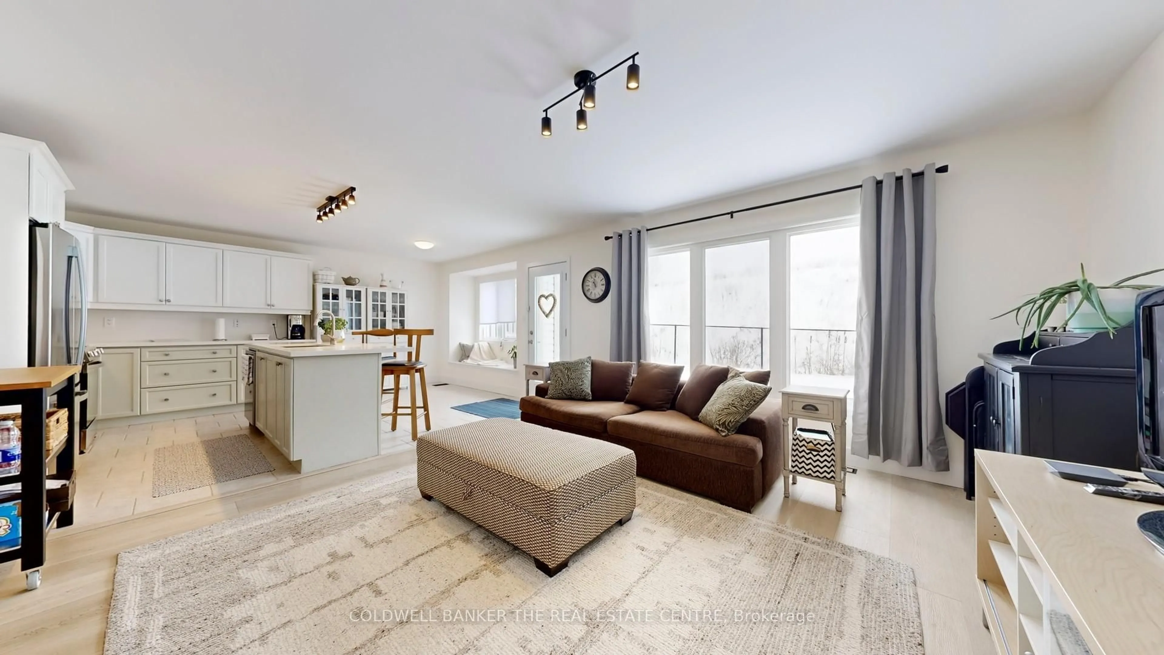 Living room with furniture, unknown for 40 Steele St, New Tecumseth Ontario L9R 0E6